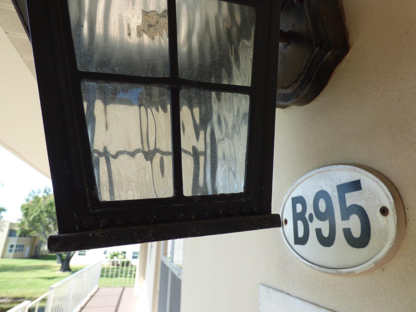 Kings Point Burgundy Cond