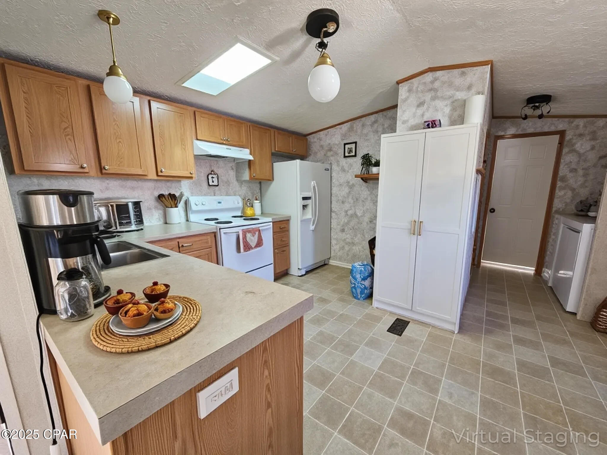 Image 14 For 140 Elm Way 