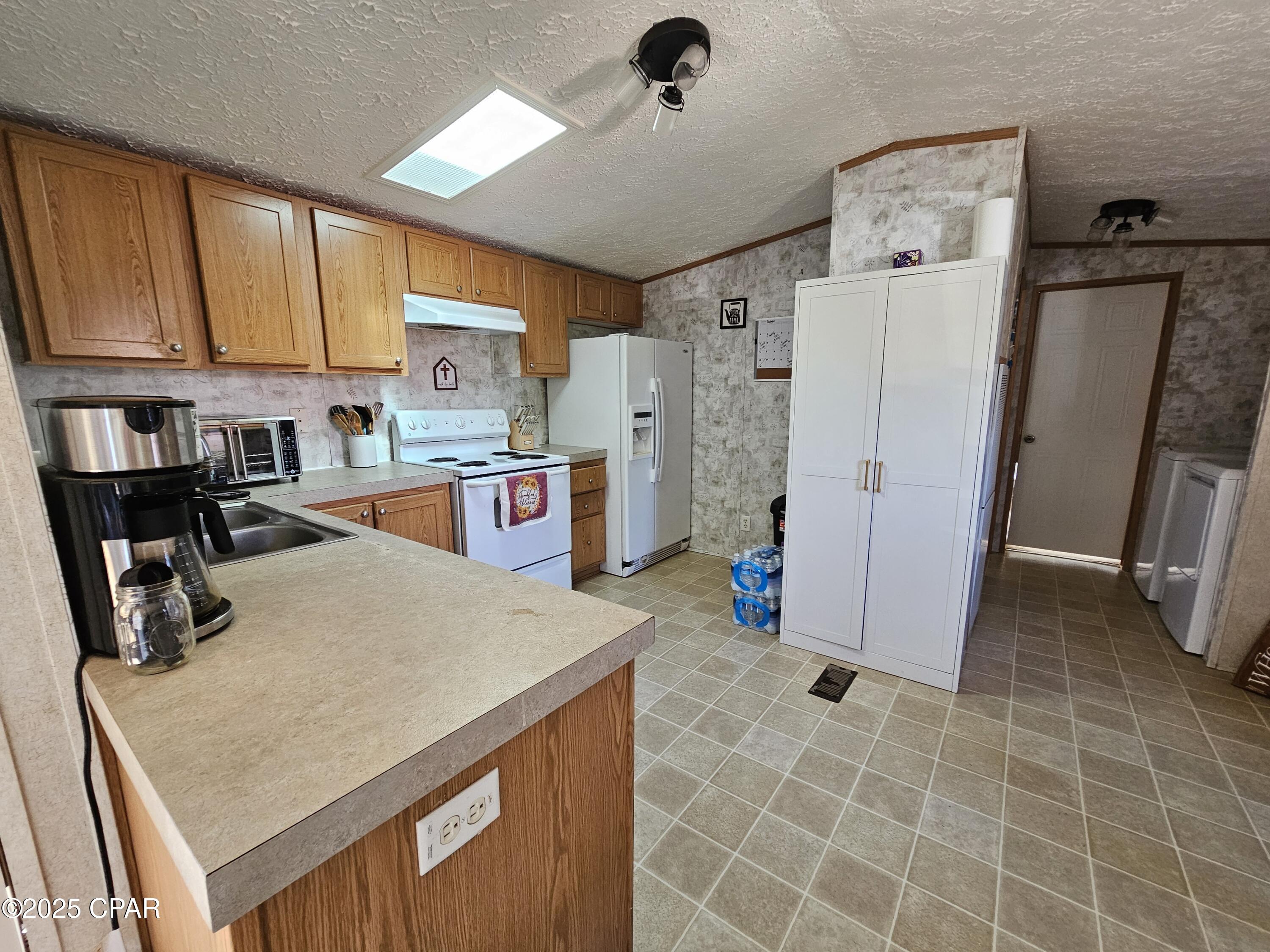 Image 15 For 140 Elm Way 