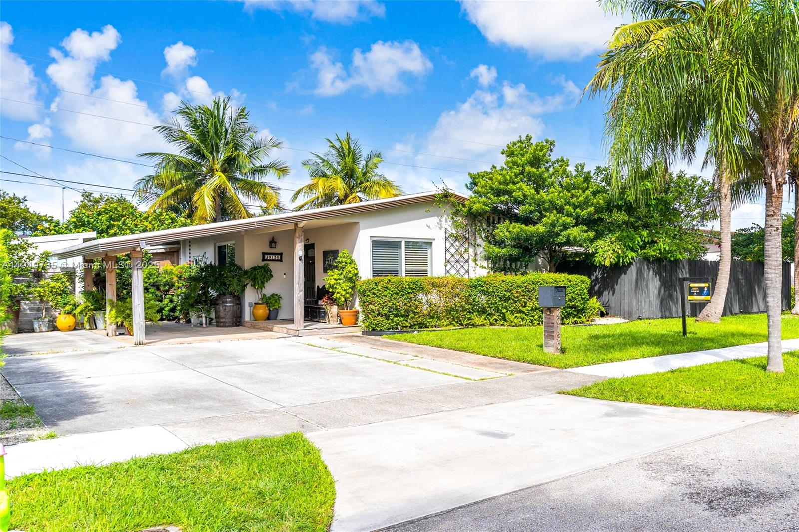 Great investment, fully renovated paradise in cutler bay 3/2 pool house, no HOA, 2 minutes from Florida turnpike, 5 minutes from southland mall, impact windows, AC 2019, Roof 2019, Luxury blinds, guest house, Covered patio, 4 parking spots.