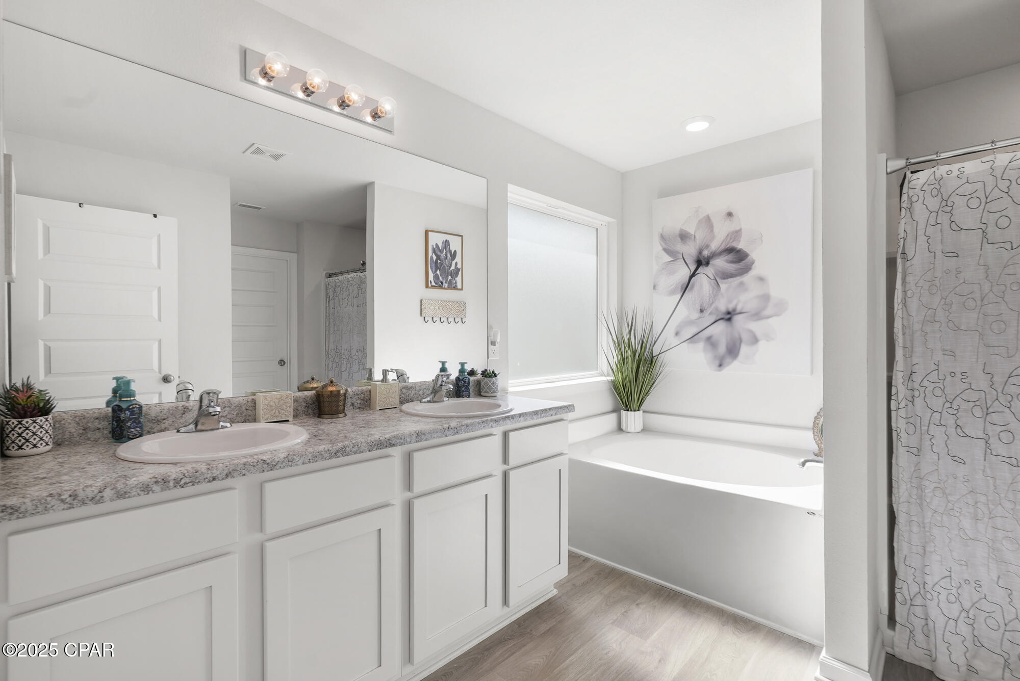 Image 28 For 4016 Silver Spur Road