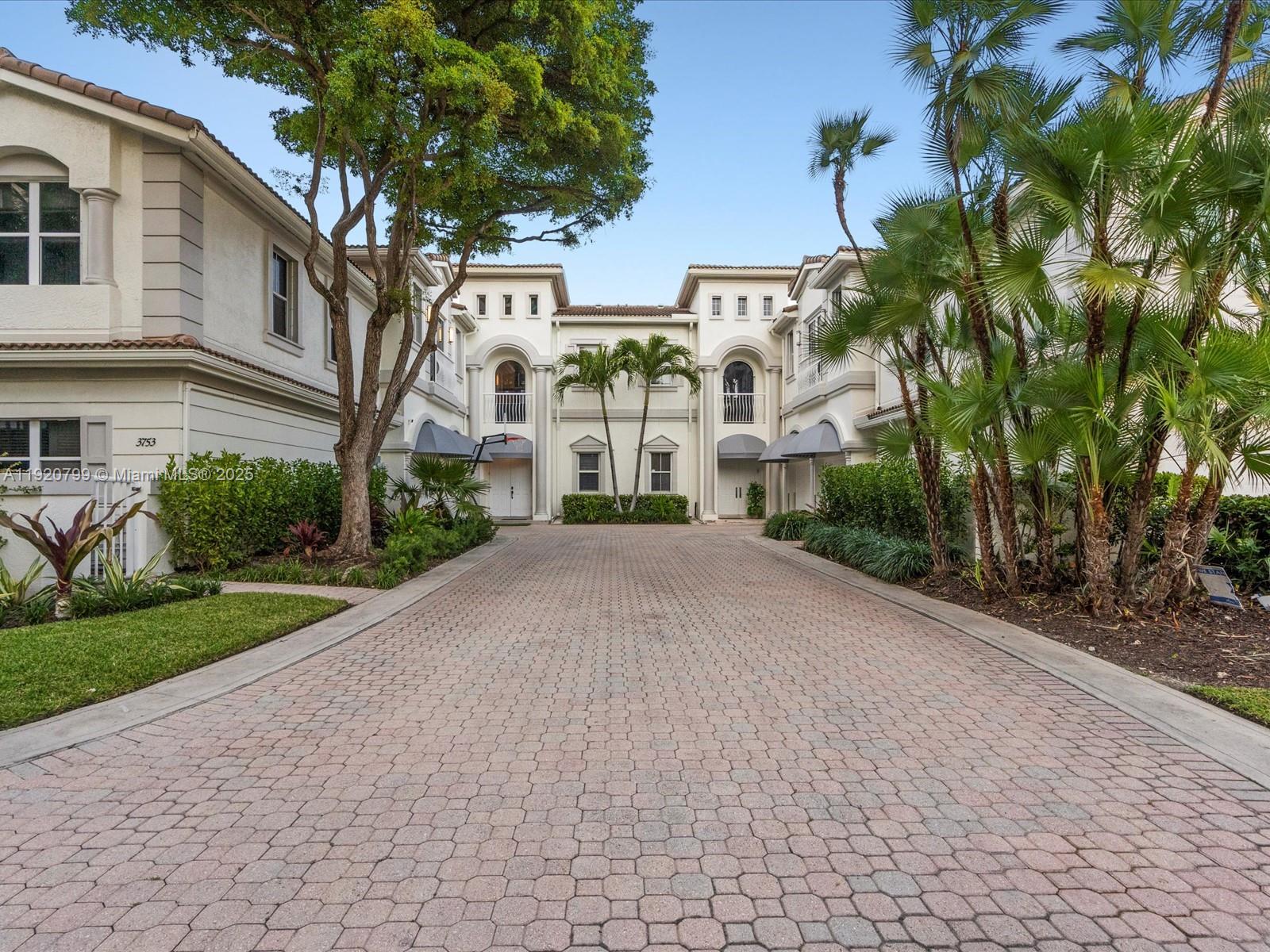 The Courtyards At The Poin