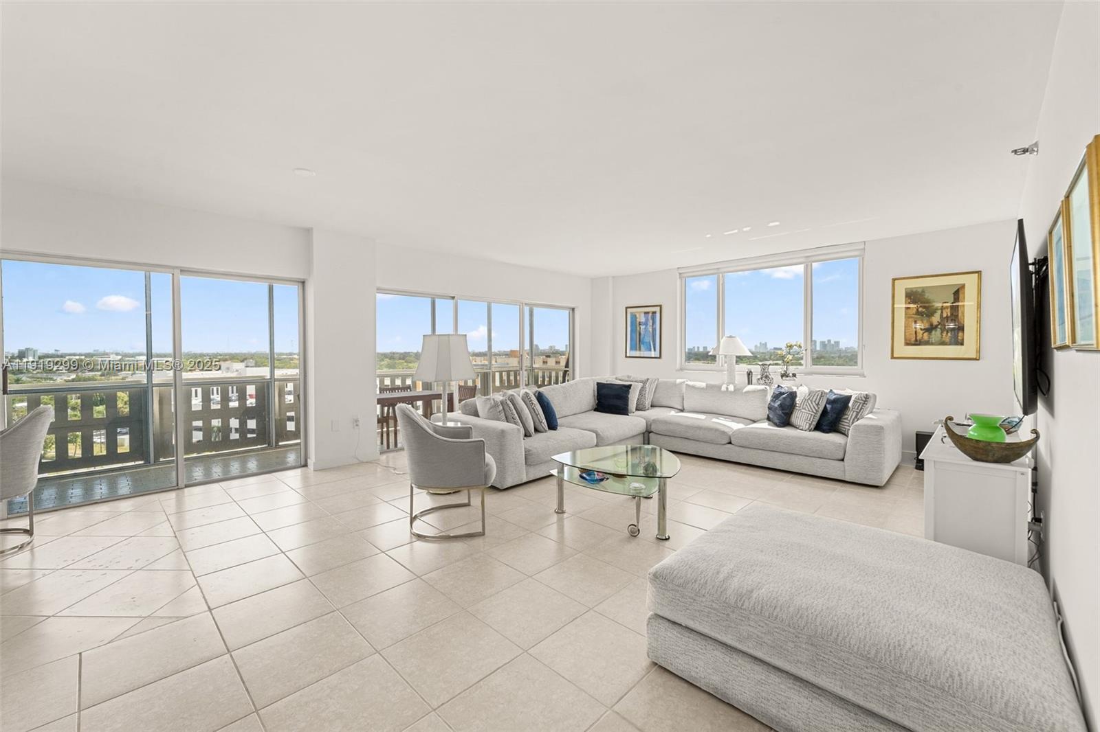 Hillcrest East No 26 Condo