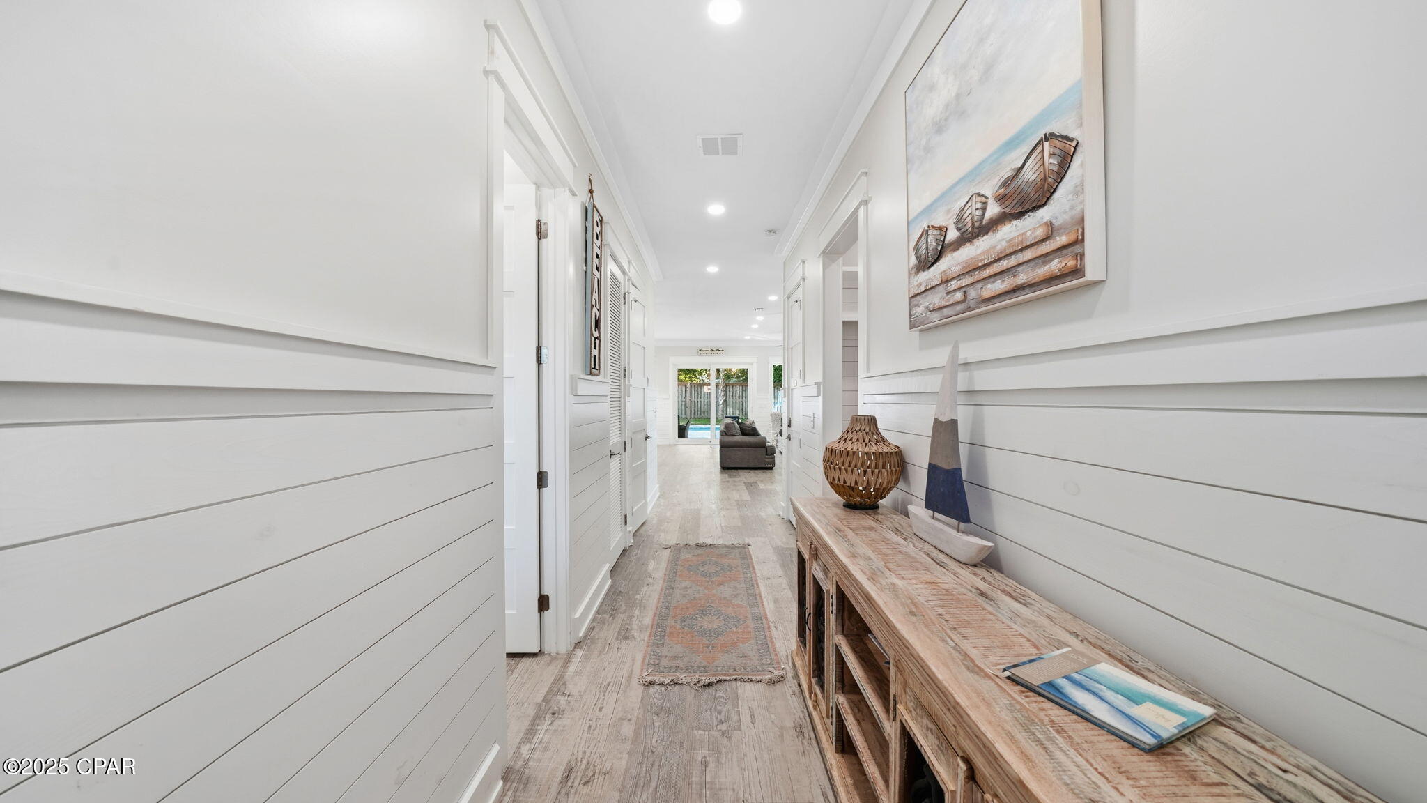 Listing photo id 2 for 316 Lakeshore Drive