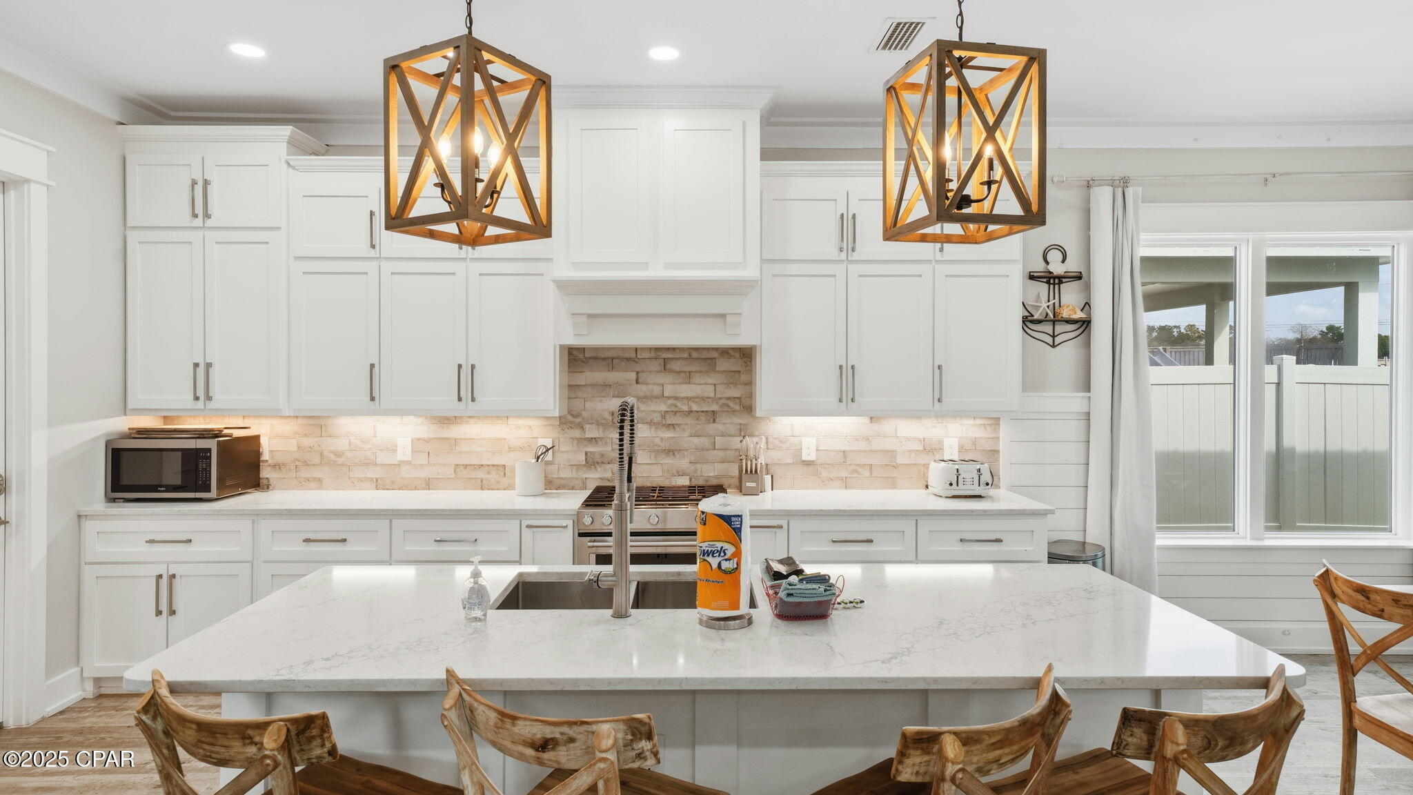 Listing photo id 3 for 316 Lakeshore Drive