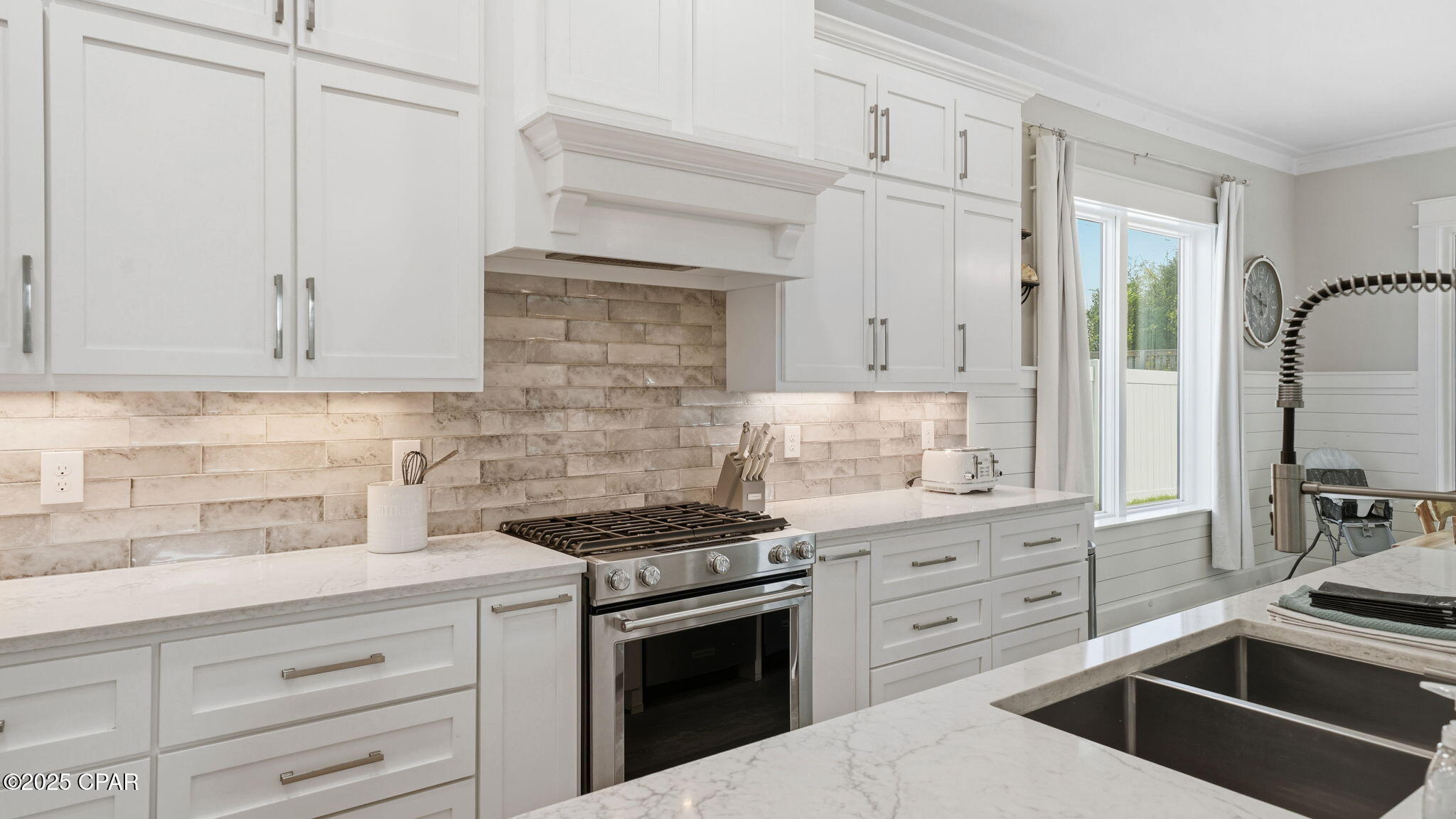 Listing photo id 7 for 316 Lakeshore Drive