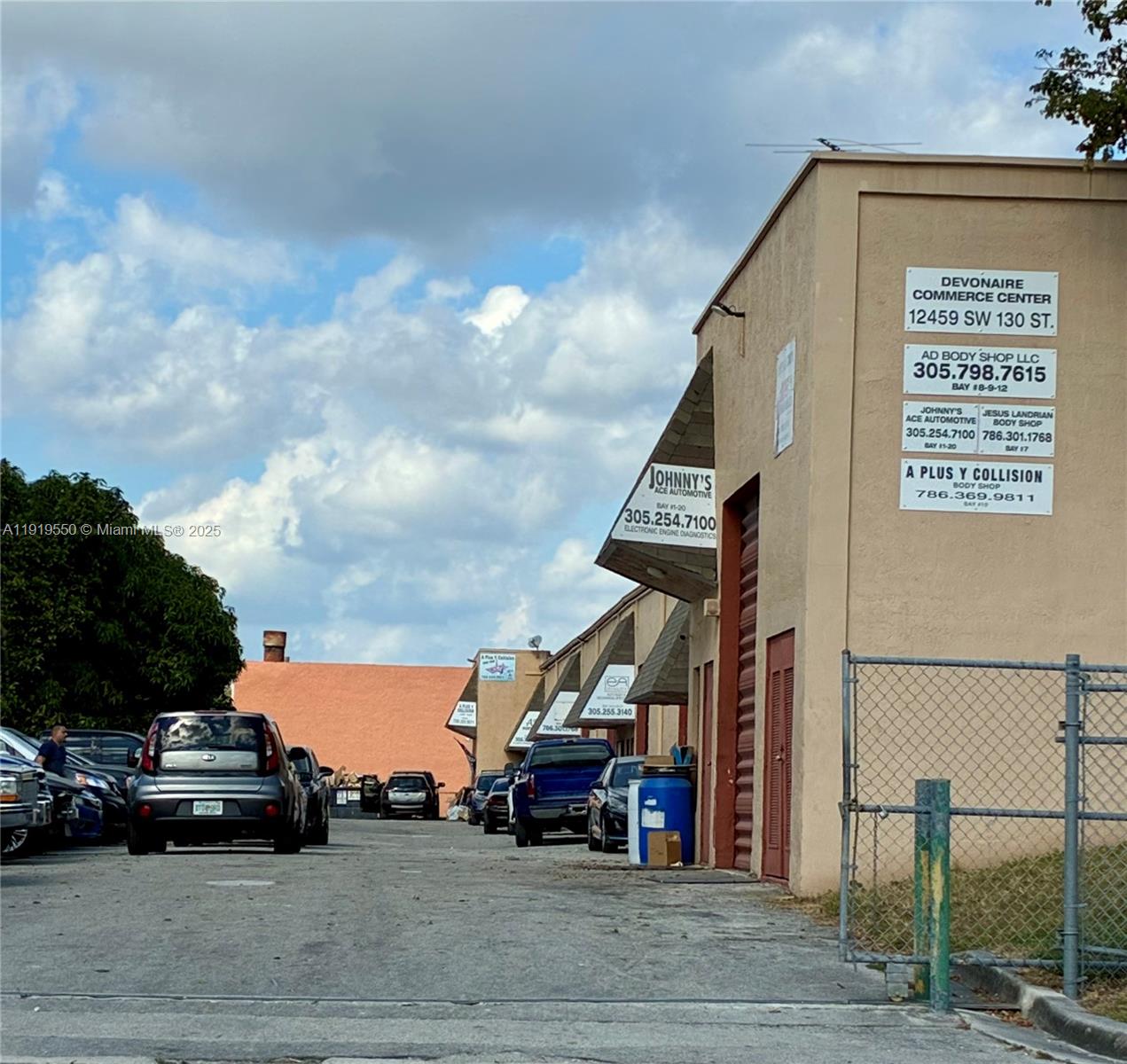 Devonaire Com Center IV C