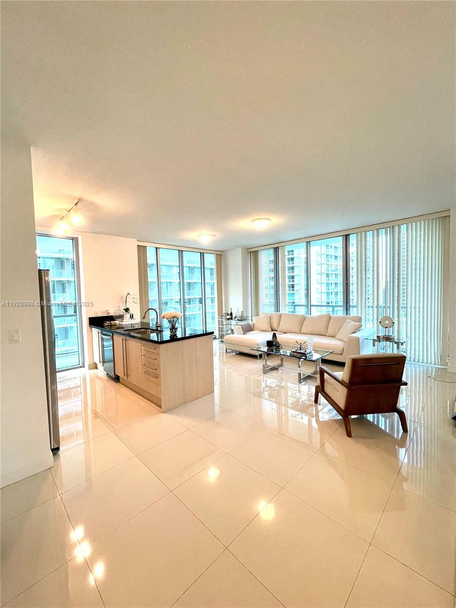 The Axis On Brickell Cond