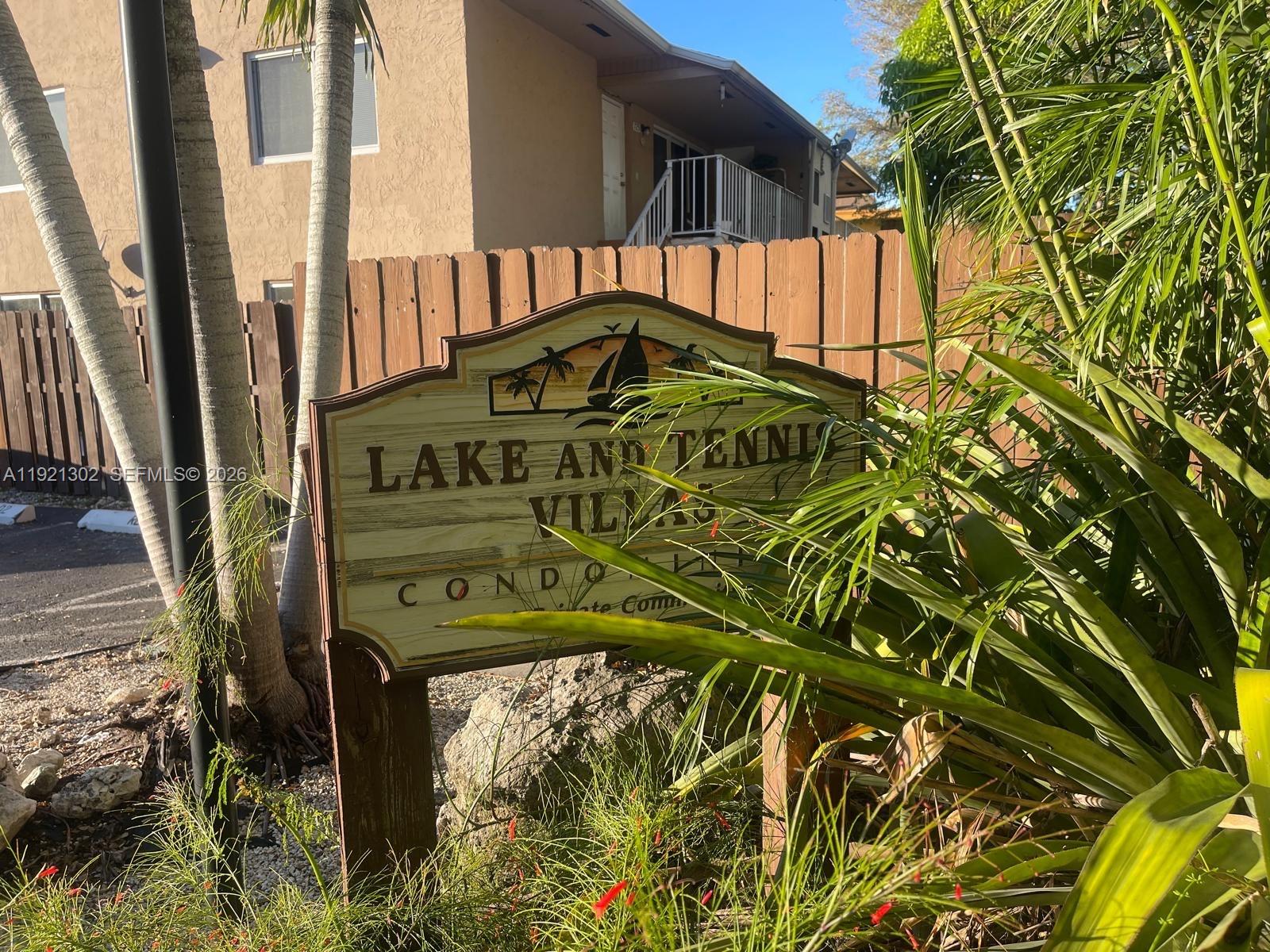 Lake & Tennis Villas Ph 1