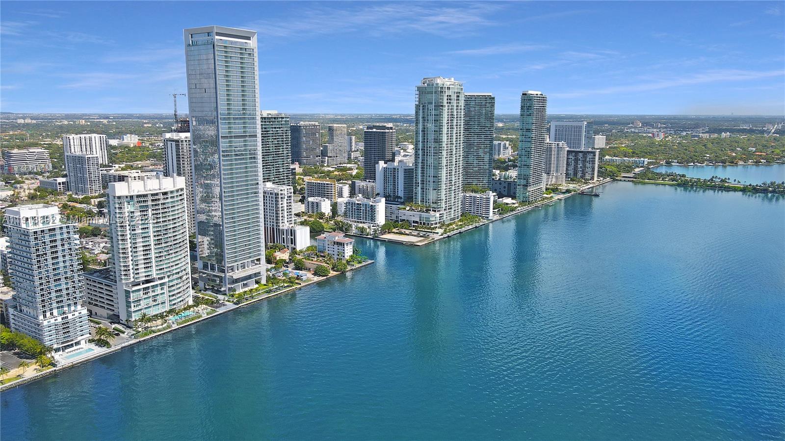 Apartamento para Alugar em Miami, FL