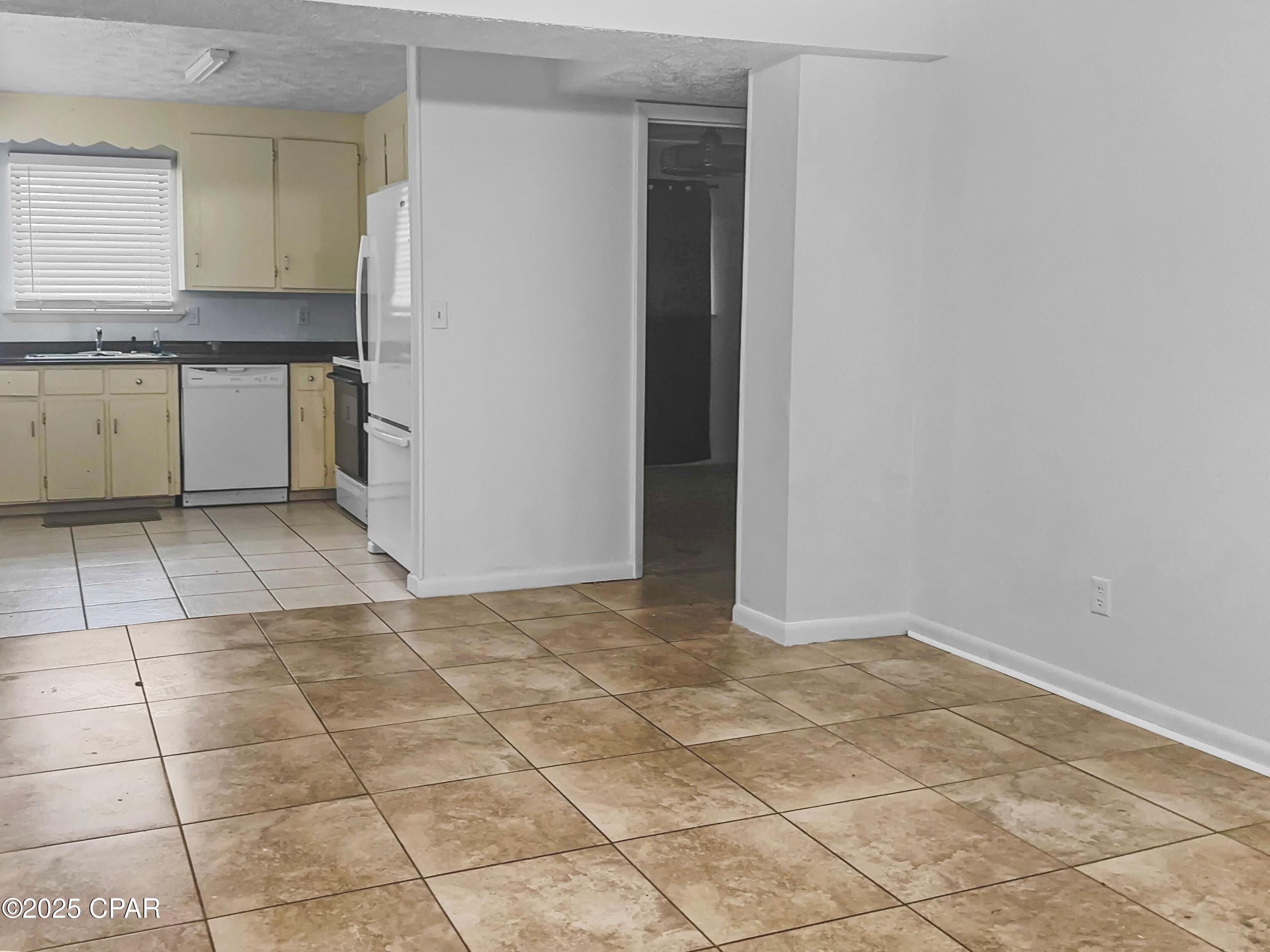 Image 12 For 115 Twin Lakes Drive