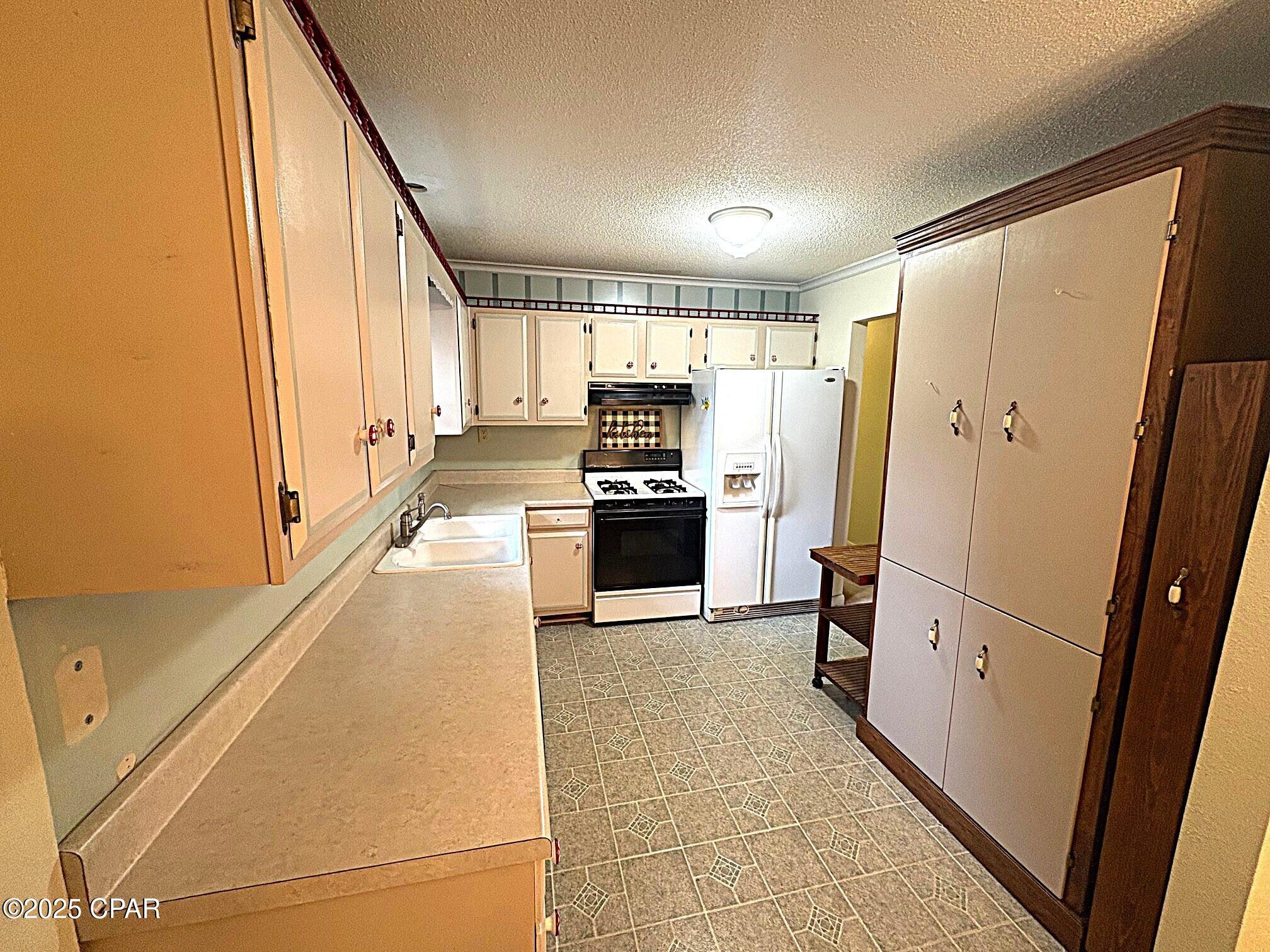 Image 8 For 5853 Catalina Lane