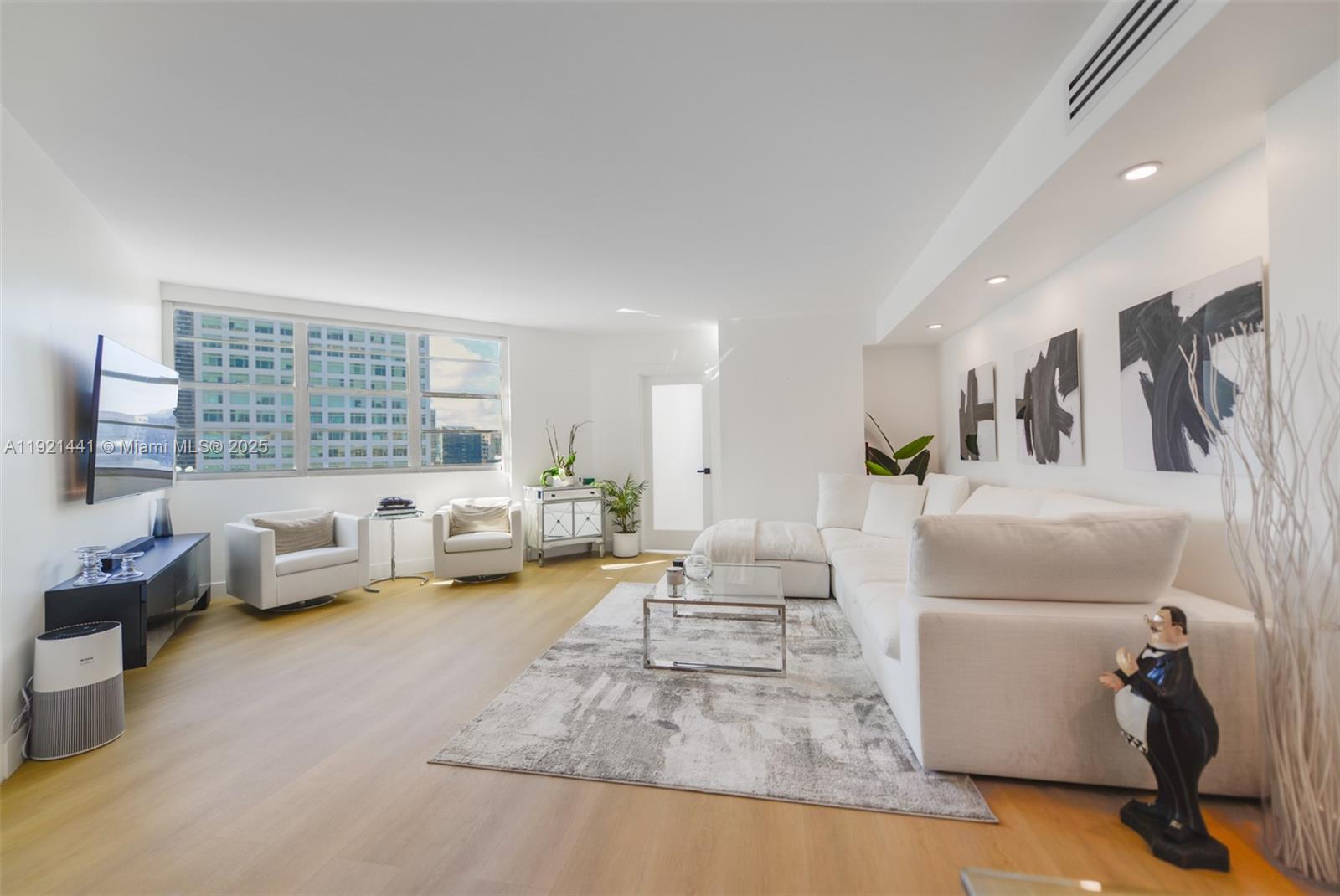 Fully Furnished 2BD/2BA features a nice layout, a separate kitchen with stainless steel appliances and granite countertops, large windows, and custom closets. Freshly painted, deep cleaned, and ready for immediate move-in!. Prime Brickell location and close to Brickell City Centre and Mary Brickell Village. Enjoy top-tier amenities, including two Olympic pools, Jacuzzis, a gym, steam room, cafes, restaurants, a beauty salon, dry cleaners, a theater bar, massage rooms, and a grocery store. Water and electricity included! Plus, Delilah Miami Downstairs. Don’t miss this incredible opportunity in one of Miami’s most desirable locations!! Short-term rentals available (6-month minimum)