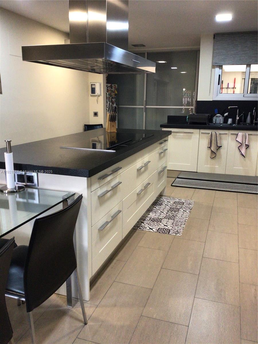 listing main picture