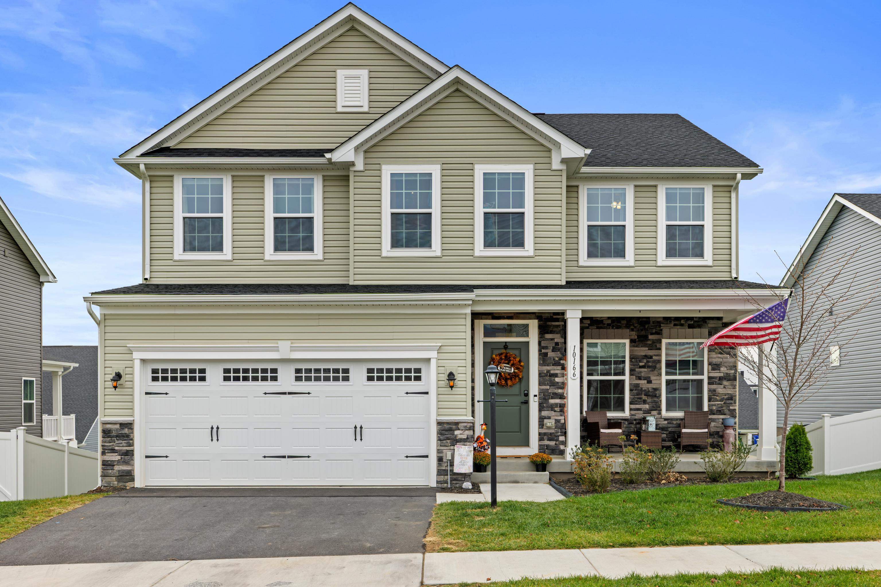 10166 OAK CIRCLE LN exterior