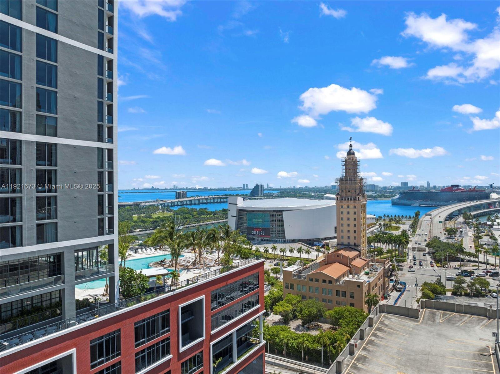 Condo for Sale in Miami, FL