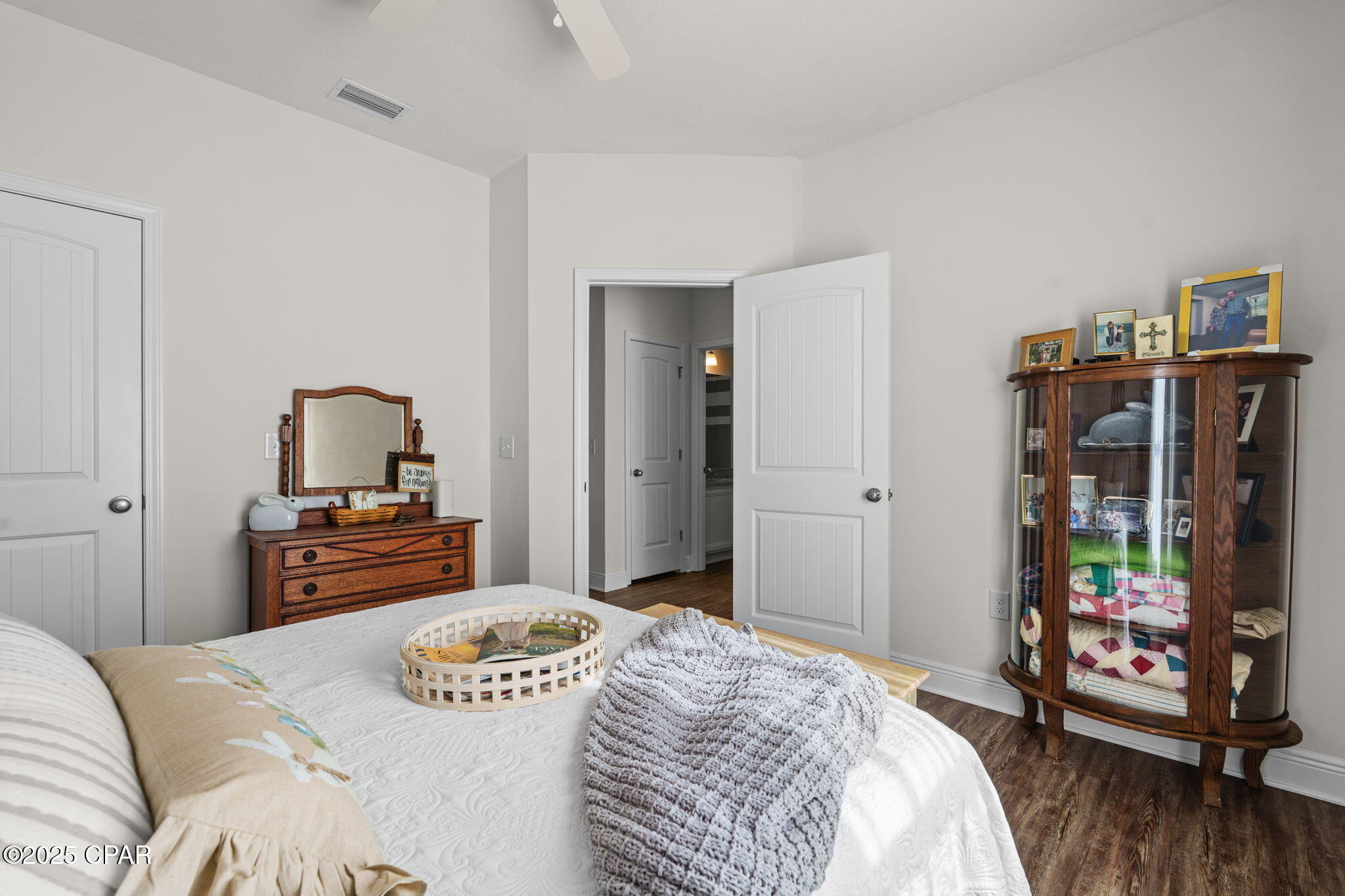 Listing photo id 16 for 376 Confidence Way