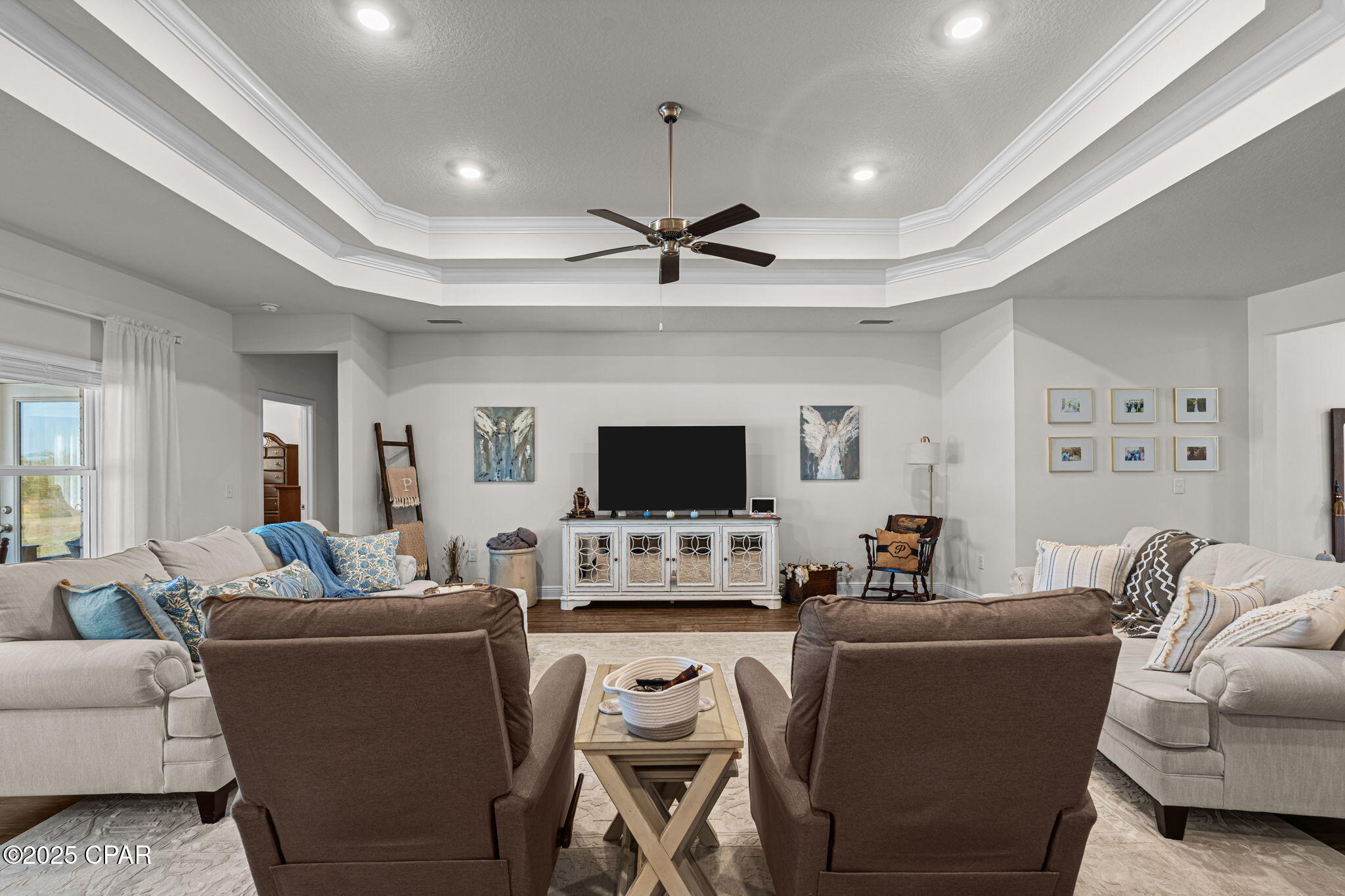 Listing photo id 31 for 376 Confidence Way