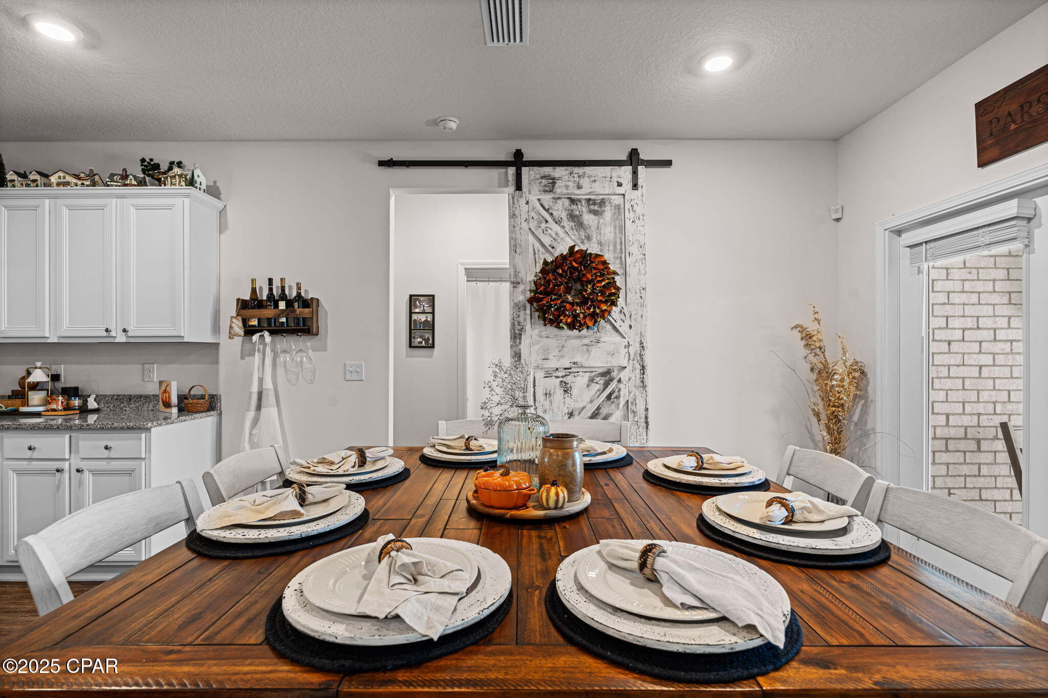 Listing photo id 35 for 376 Confidence Way