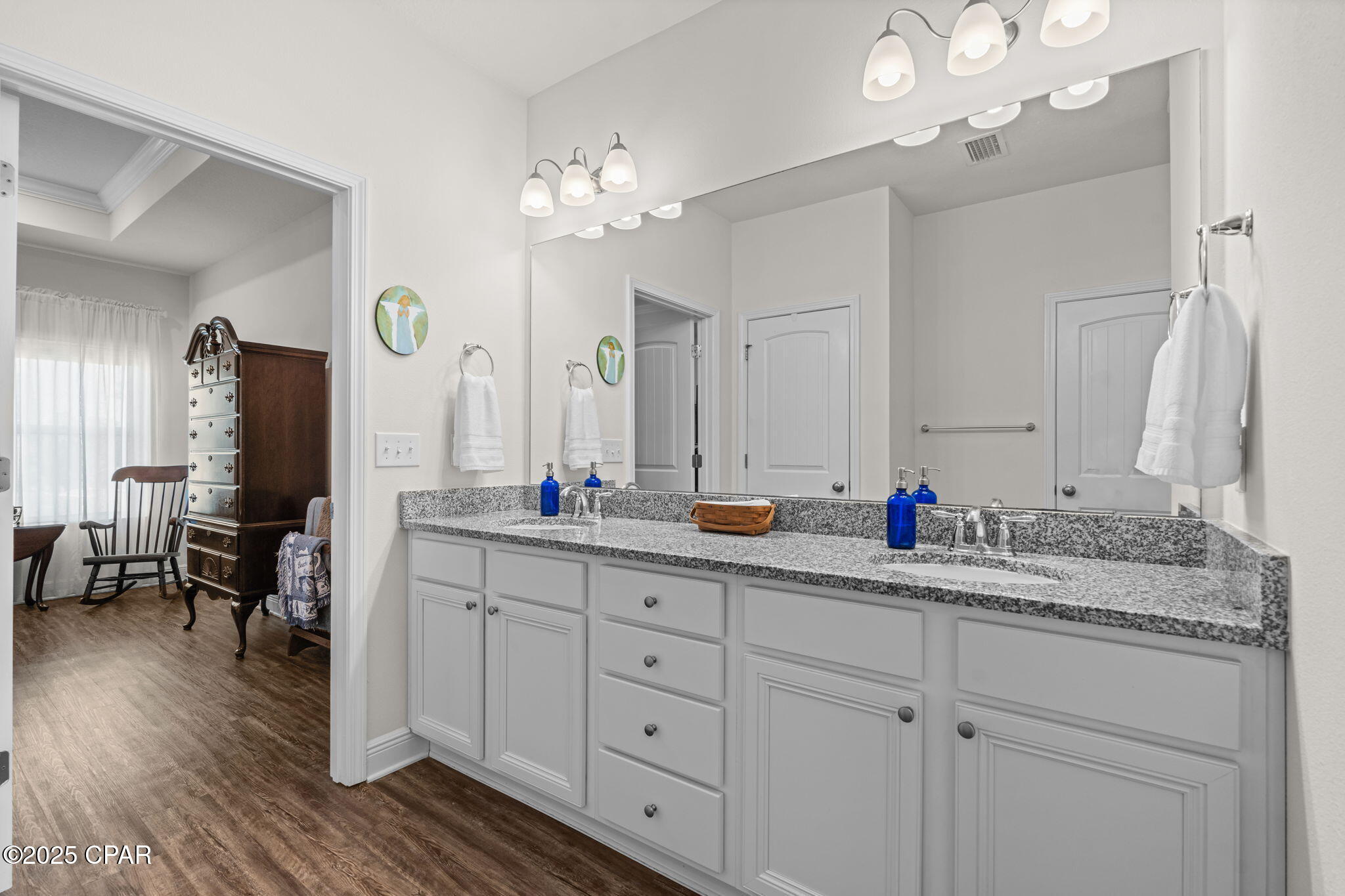 Listing photo id 42 for 376 Confidence Way