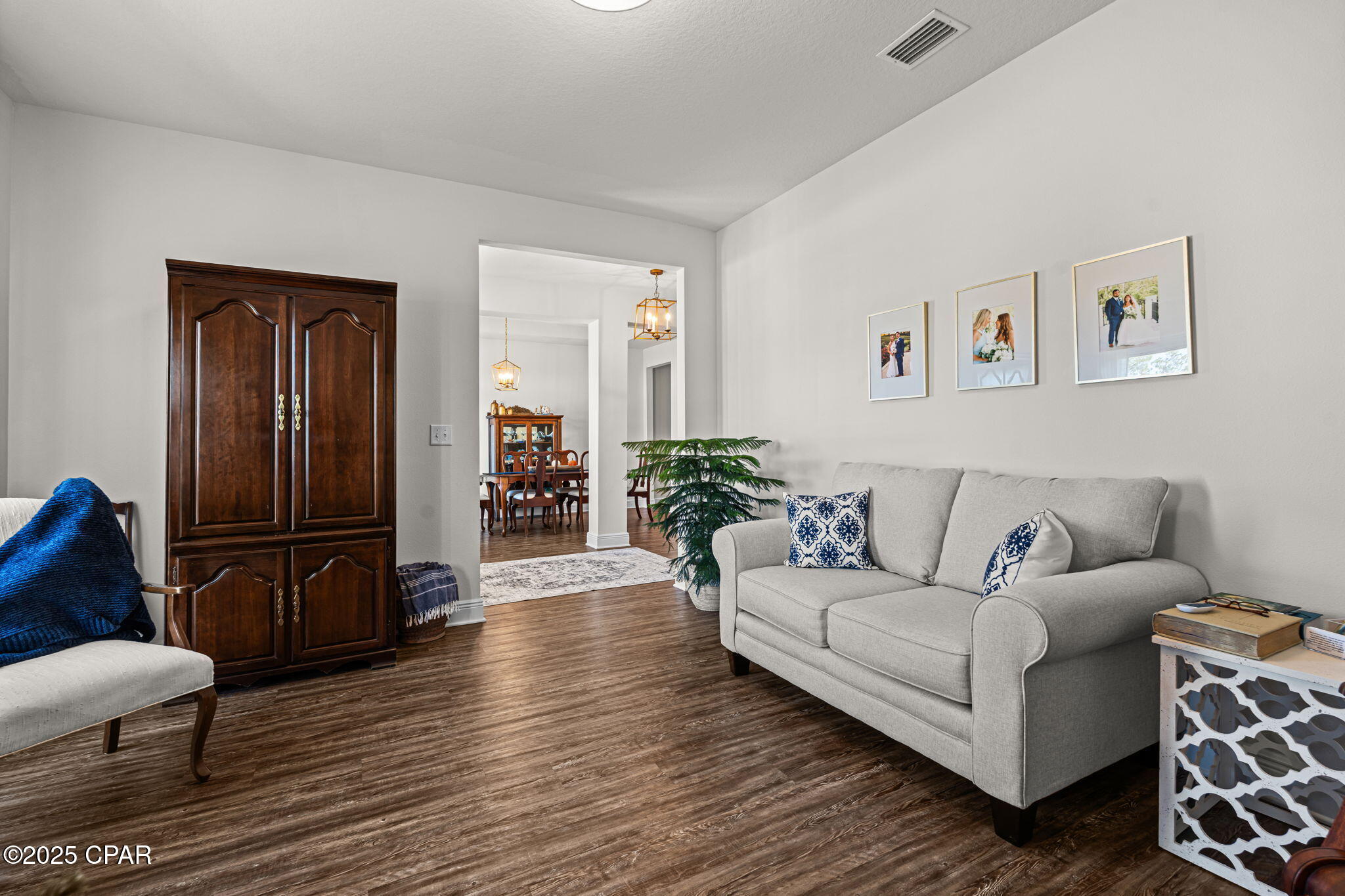 Listing photo id 9 for 376 Confidence Way