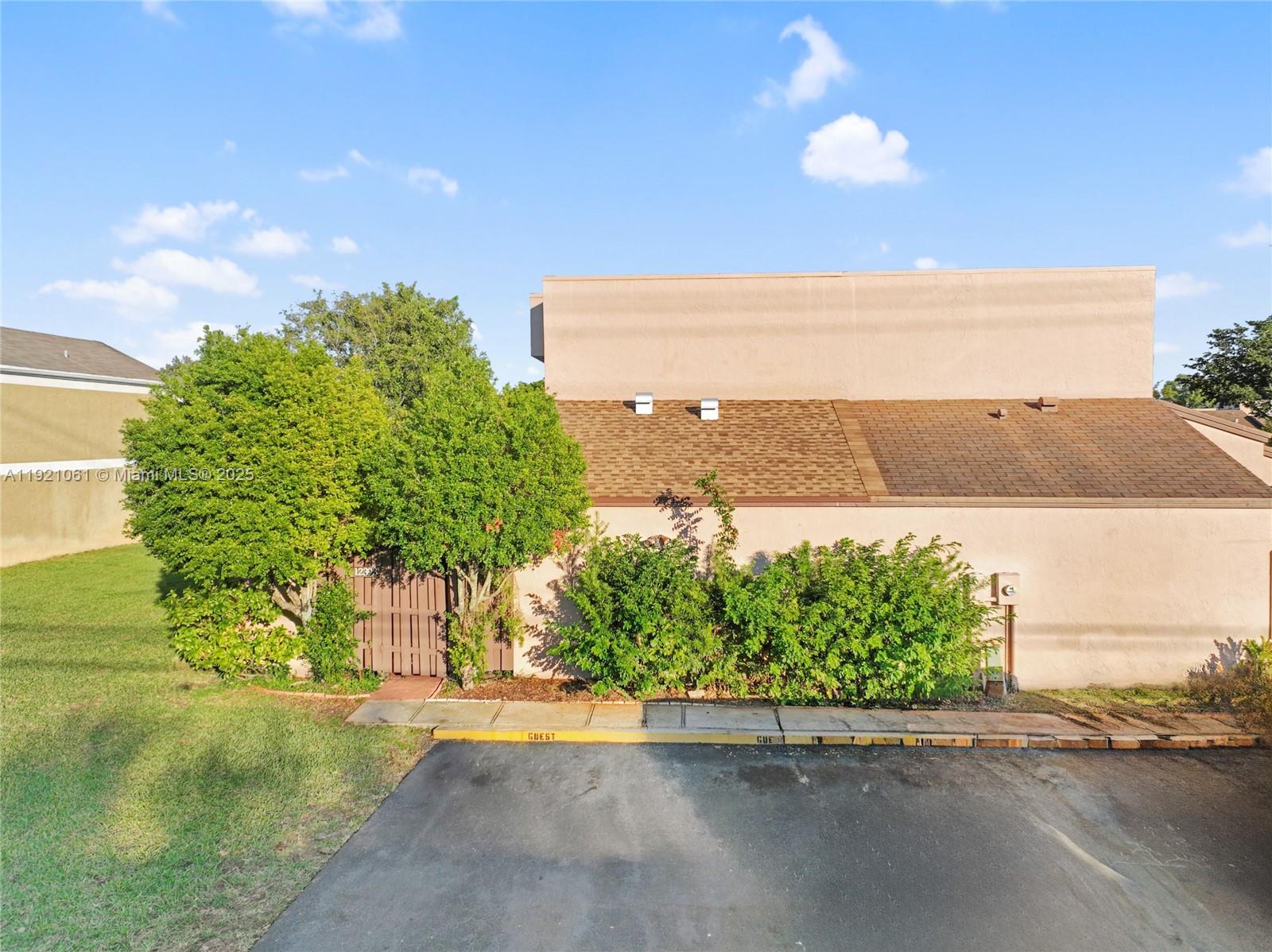 Pembroke Lakes Section Se