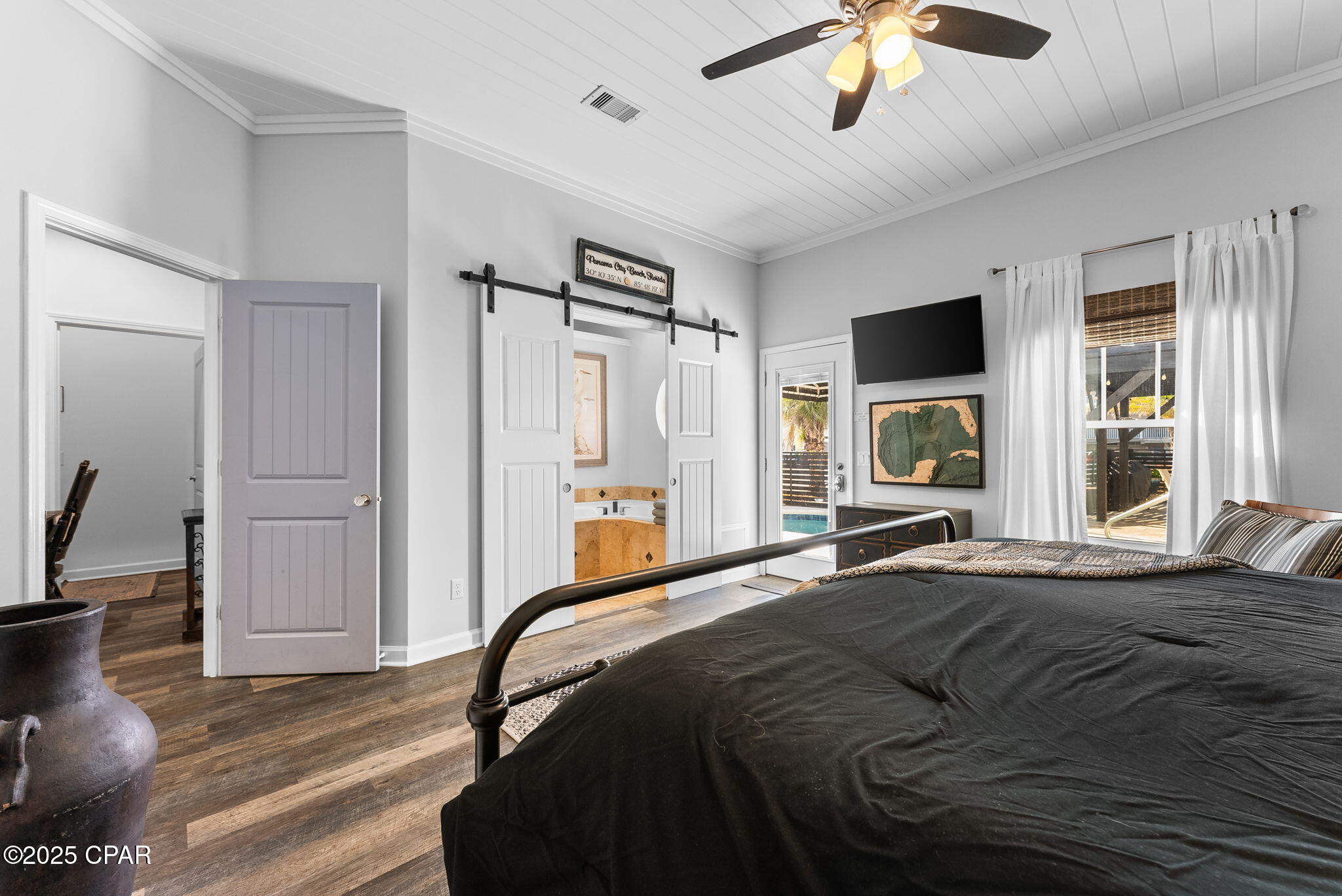 Listing photo id 17 for 4126 Snapper Street