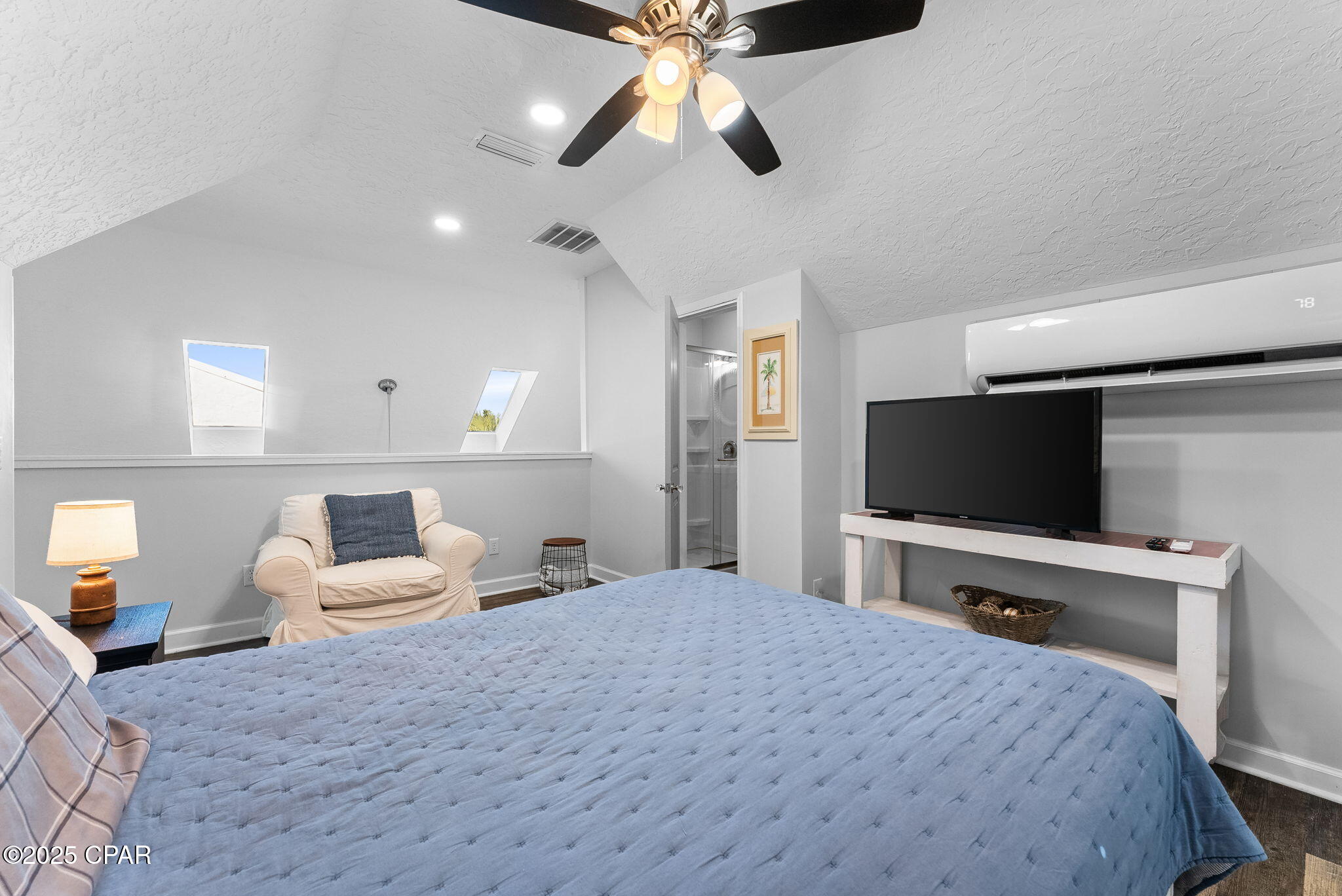 Listing photo id 31 for 4126 Snapper Street