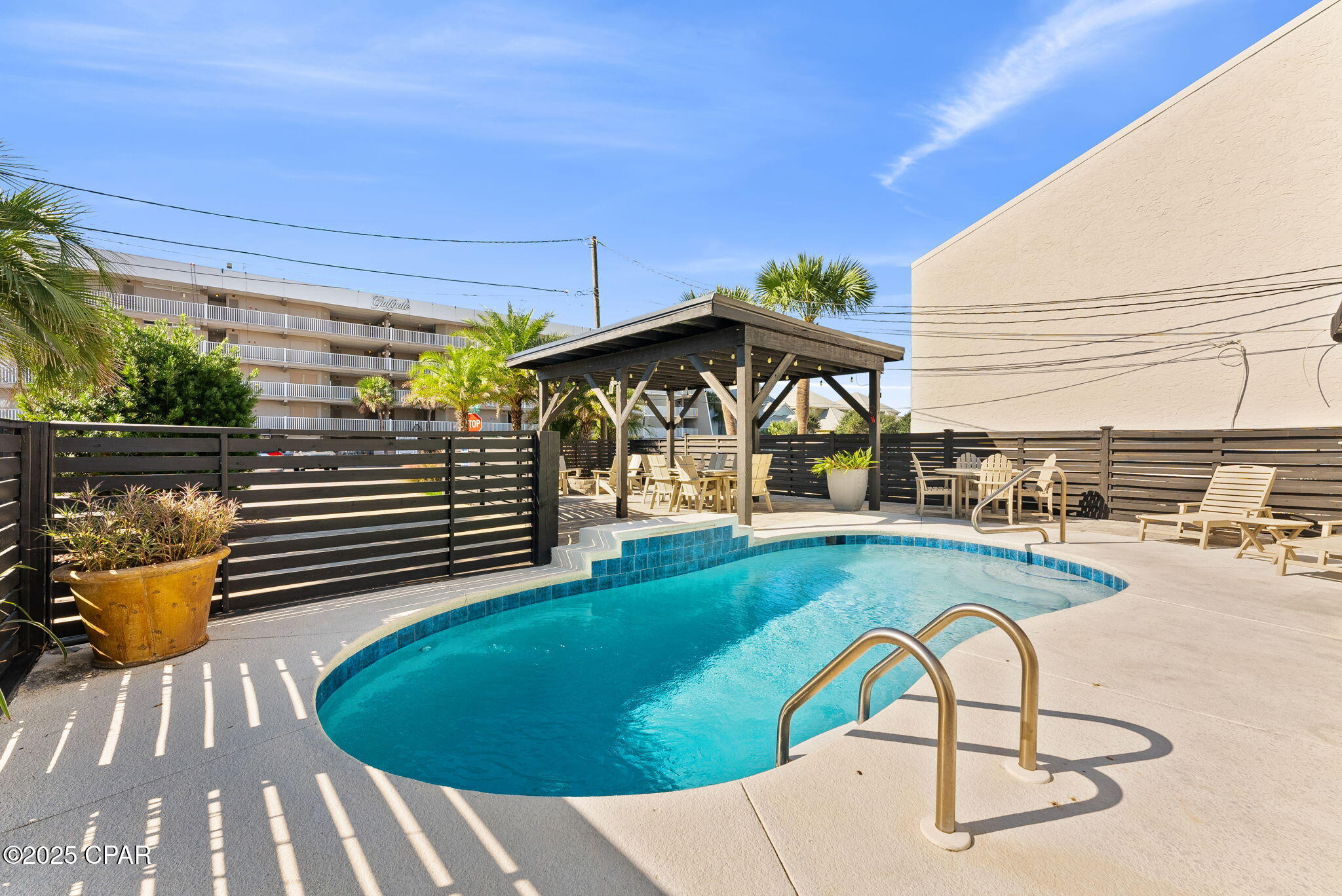 Listing photo id 33 for 4126 Snapper Street