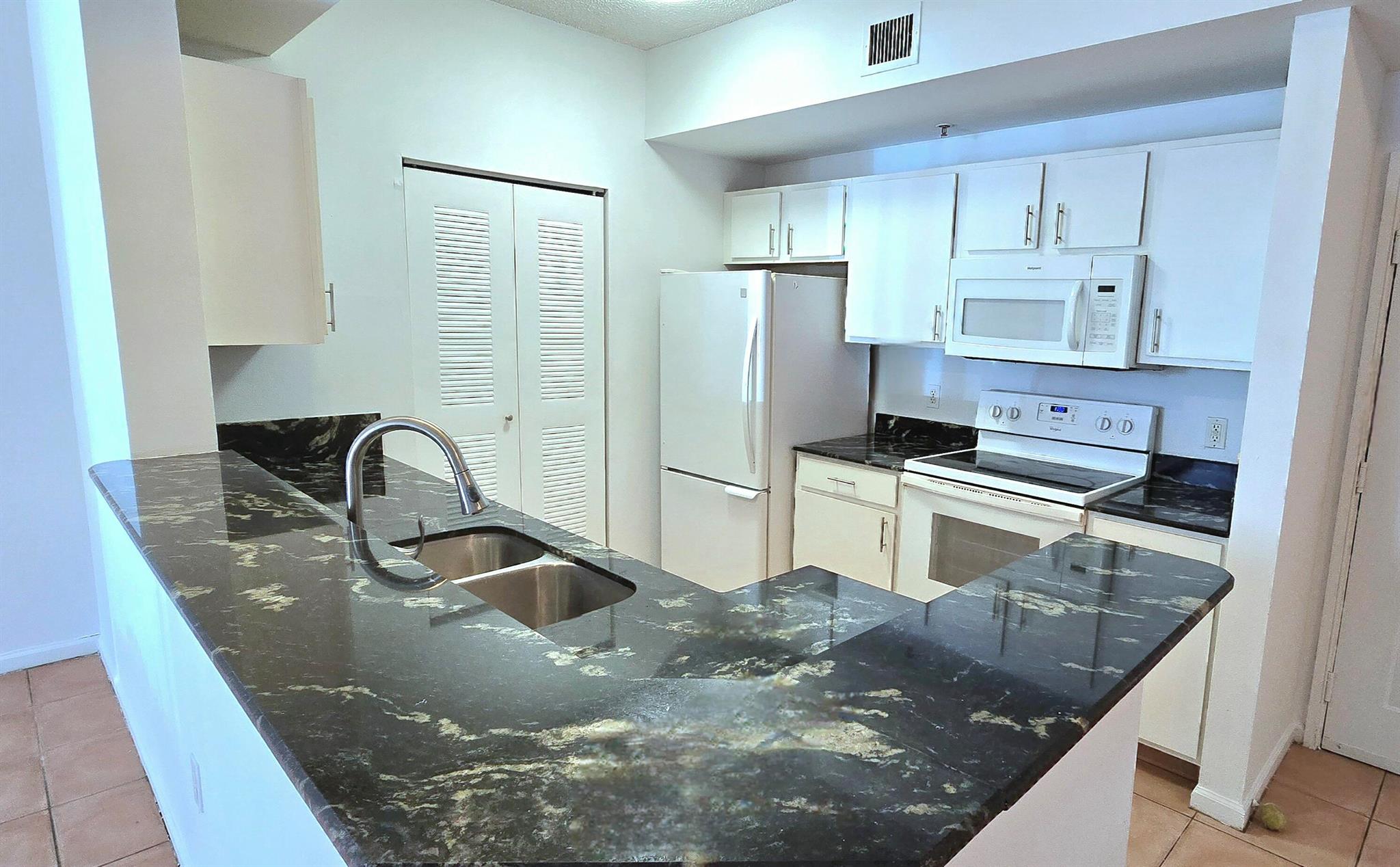 Hypoluxos Mariners Cay Co