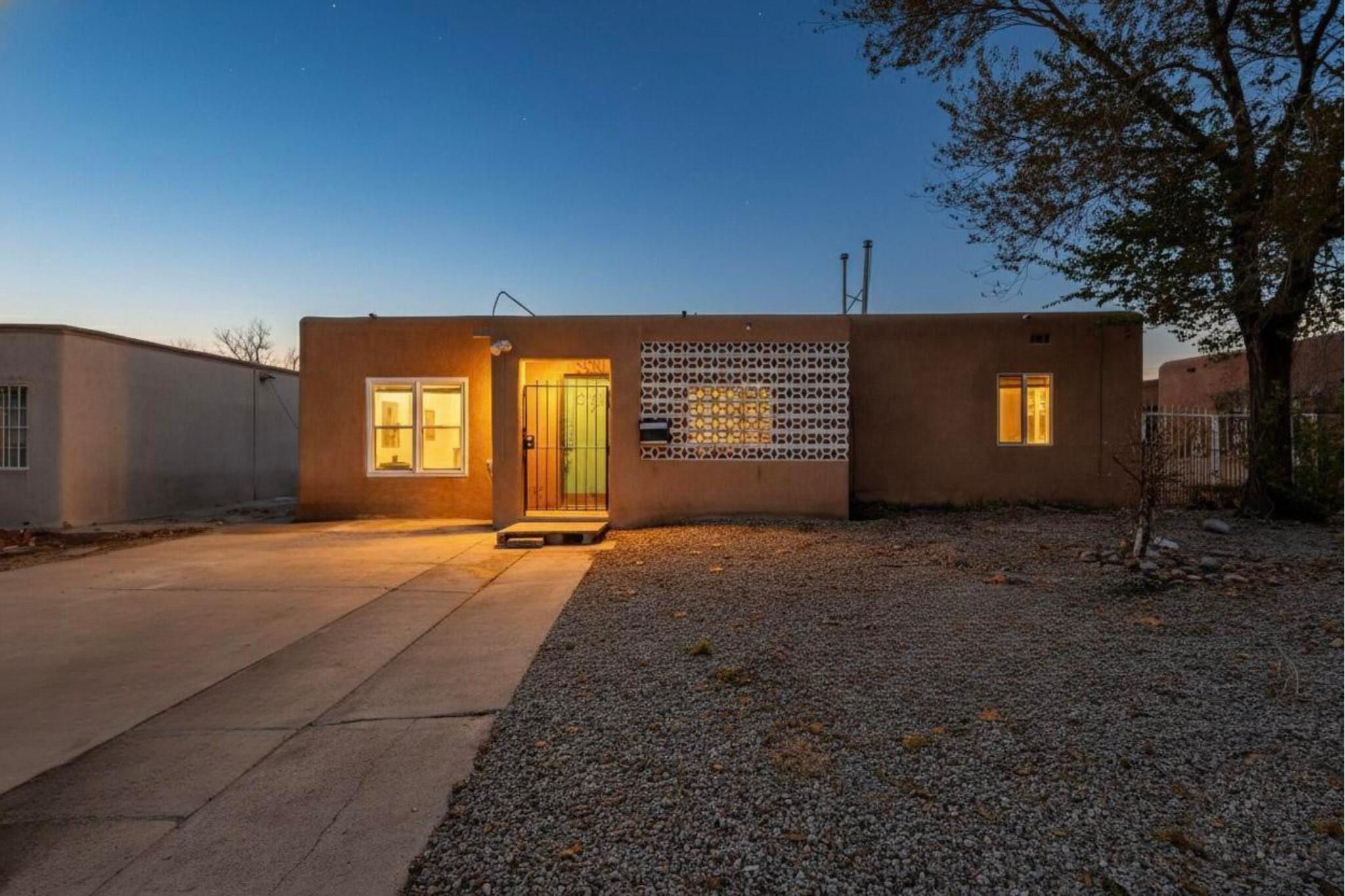 Homes for sale in Albuquerque, NM | 424 Grove St Ne, Albuquerque, NM 87108 | MLS# 1095034