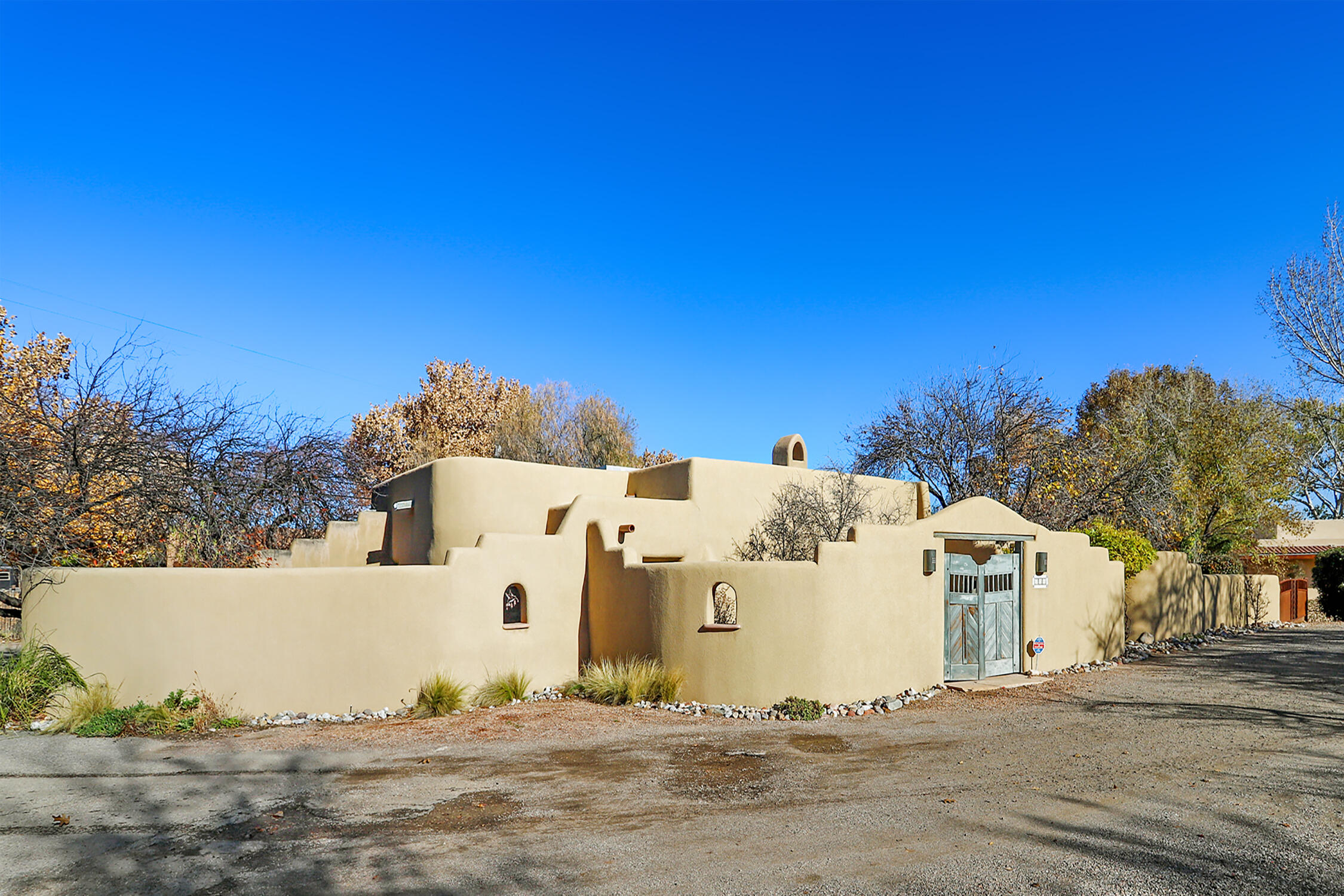 700 Ranchitos Road, Los Ranchos NM 87114