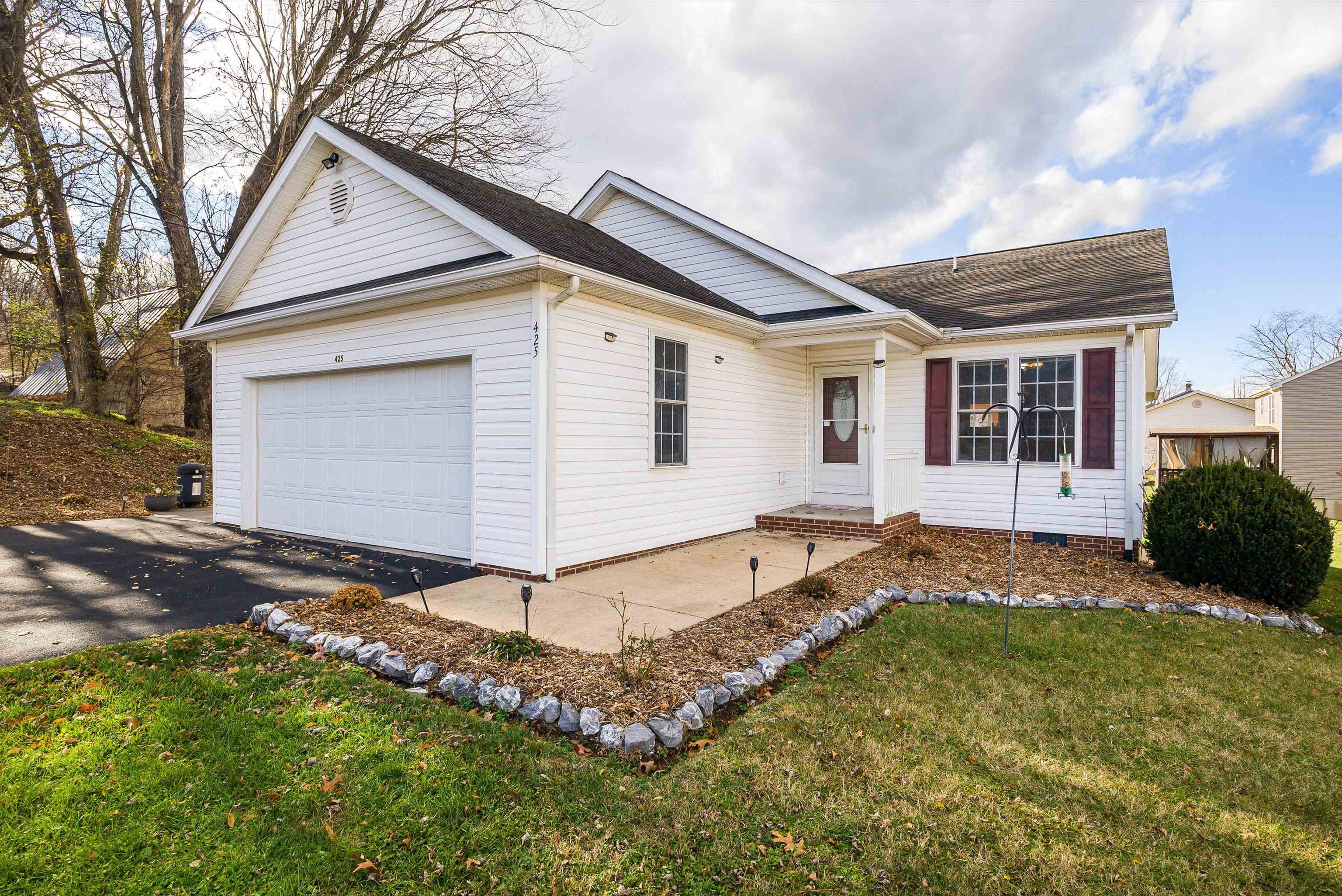 425 JACKSON AVE, Waynesboro, VA 22980