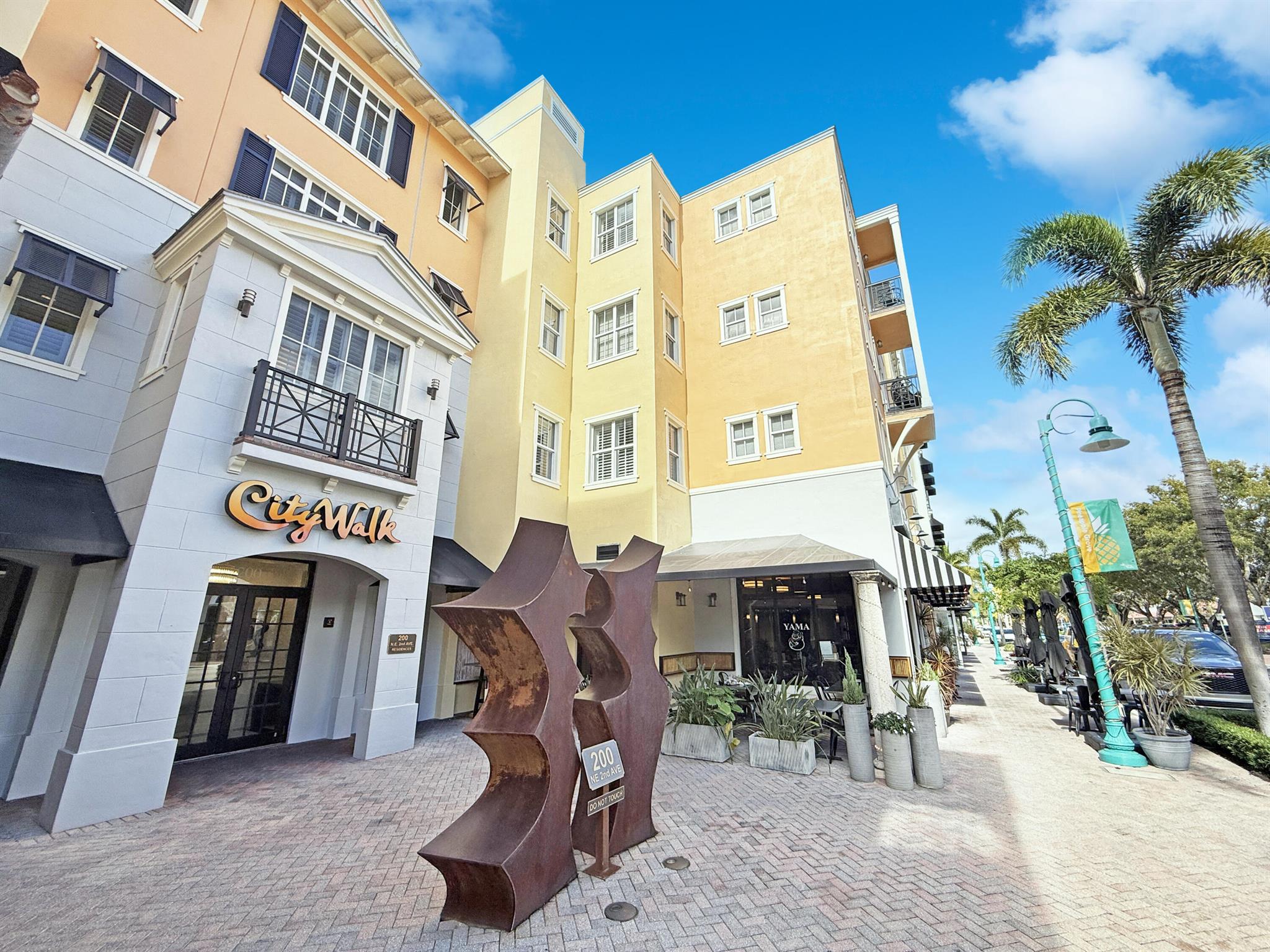 City Walk At Pineapple Gr