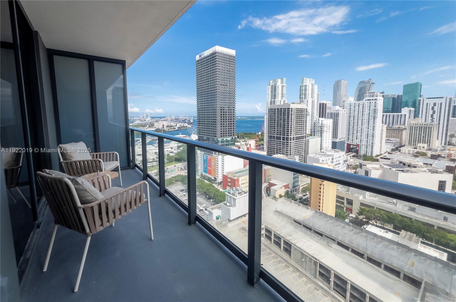 Condo for Sale in Miami, FL