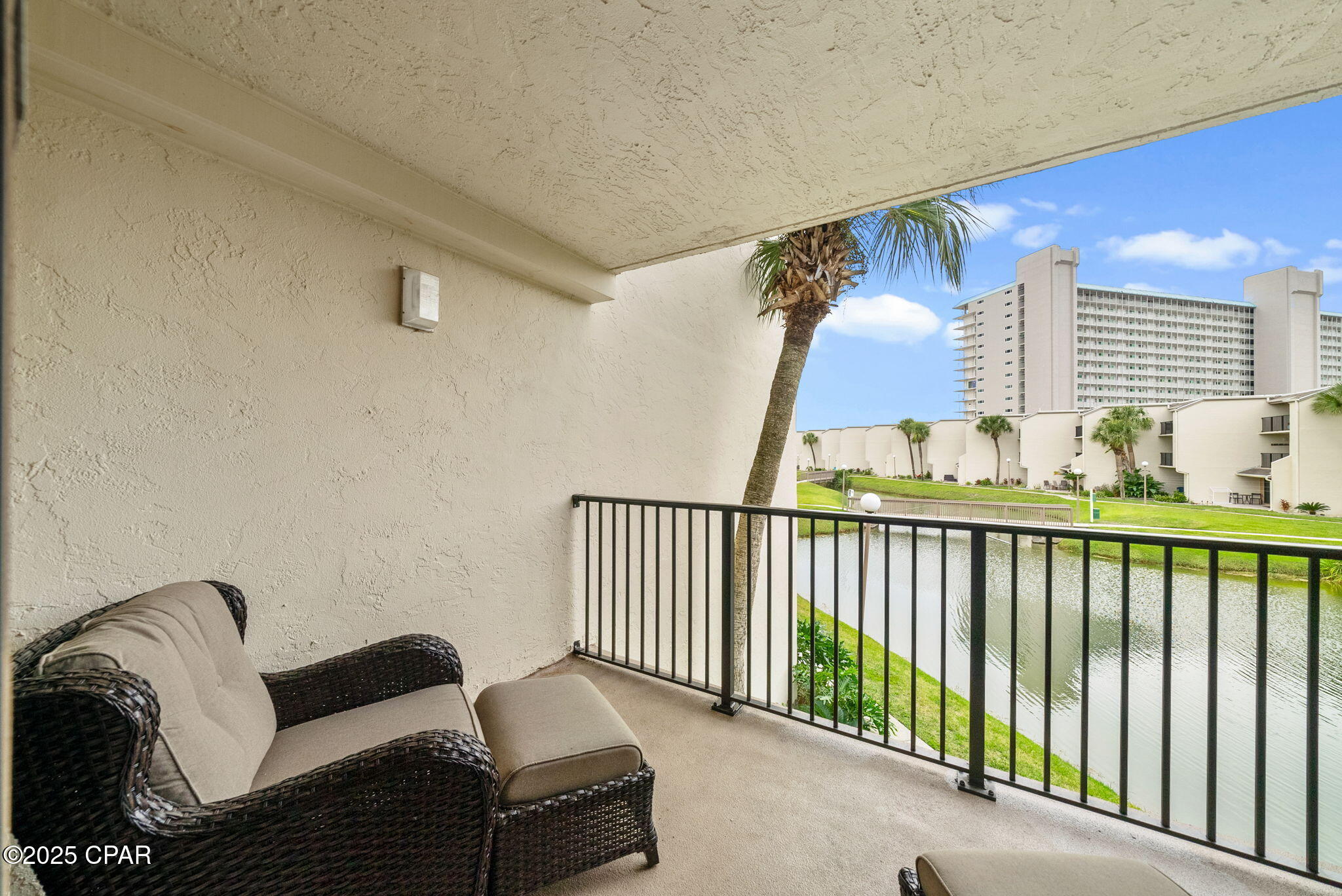 Image 12 For 8727 Thomas Drive B17