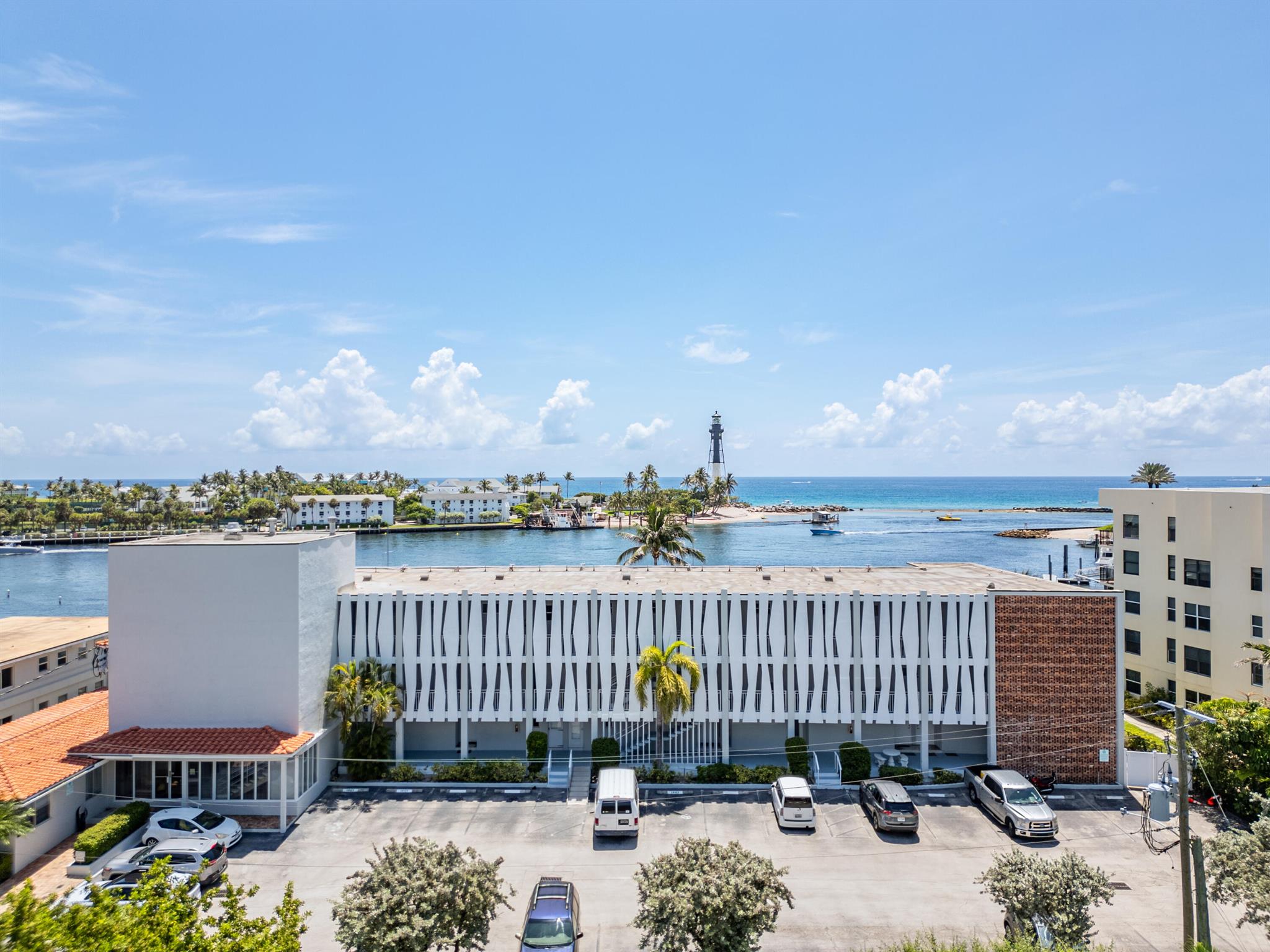 Hillsboro Shores Executiv