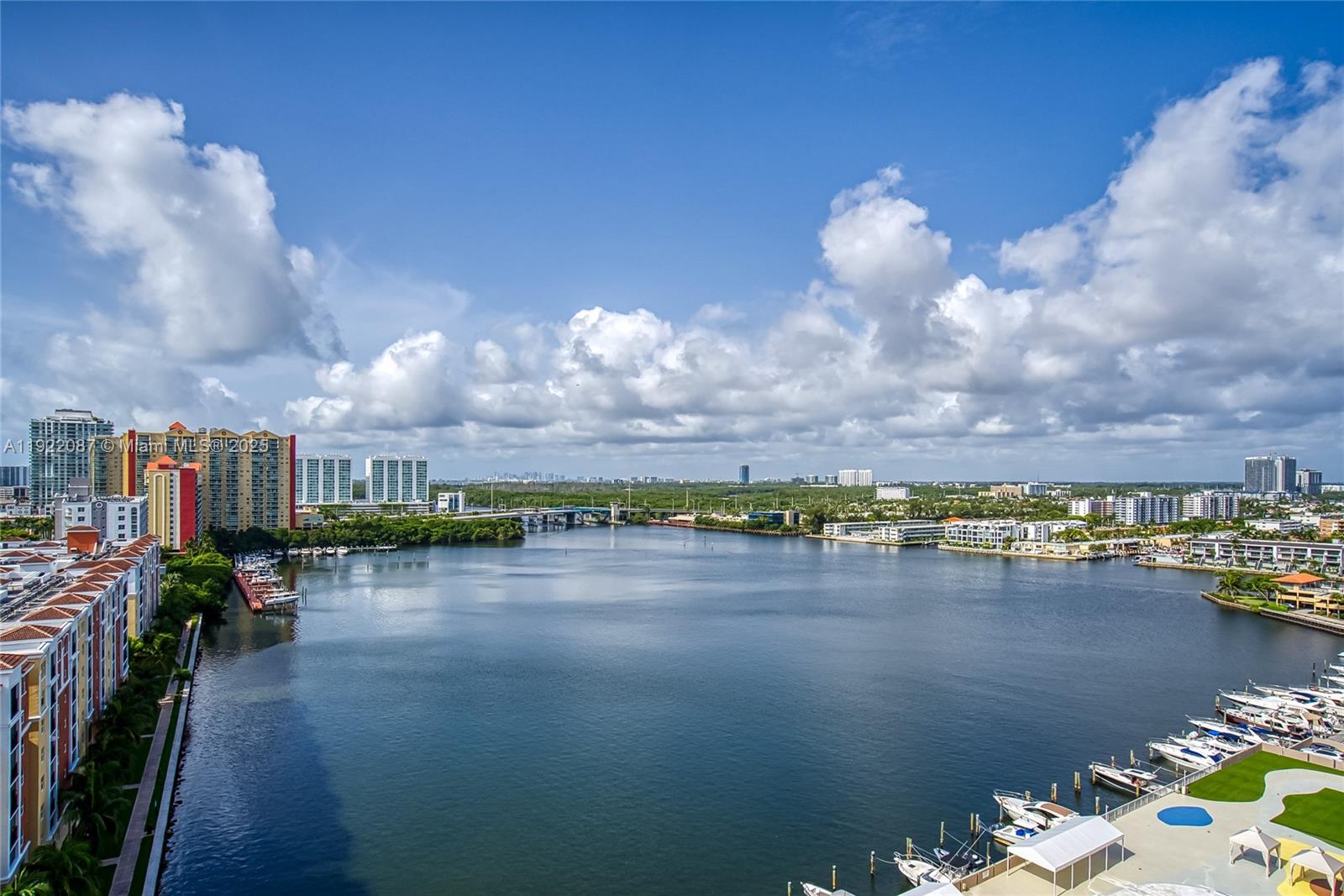 Winston Towers 100 Condo