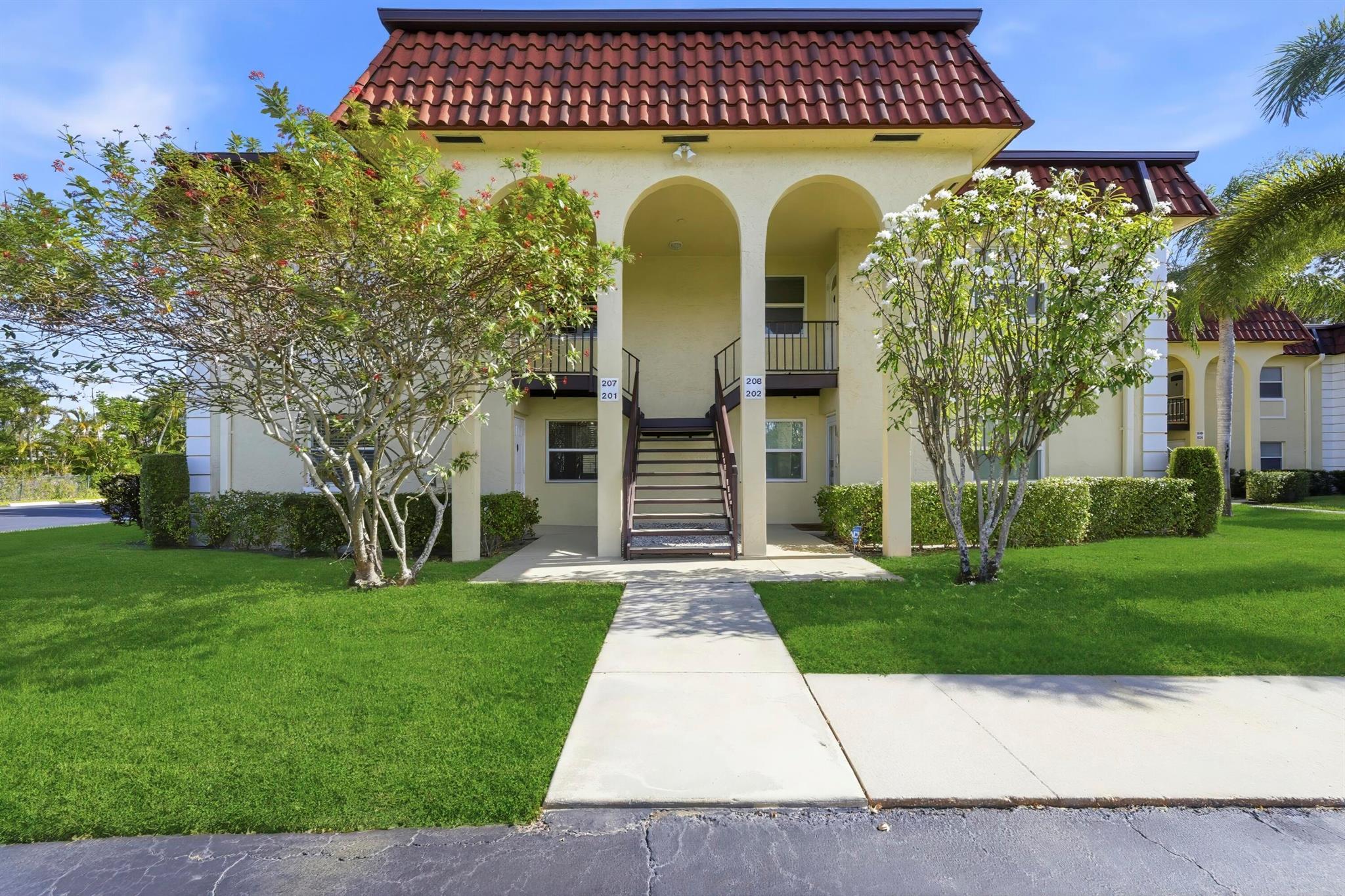 Villas On The Green Condo