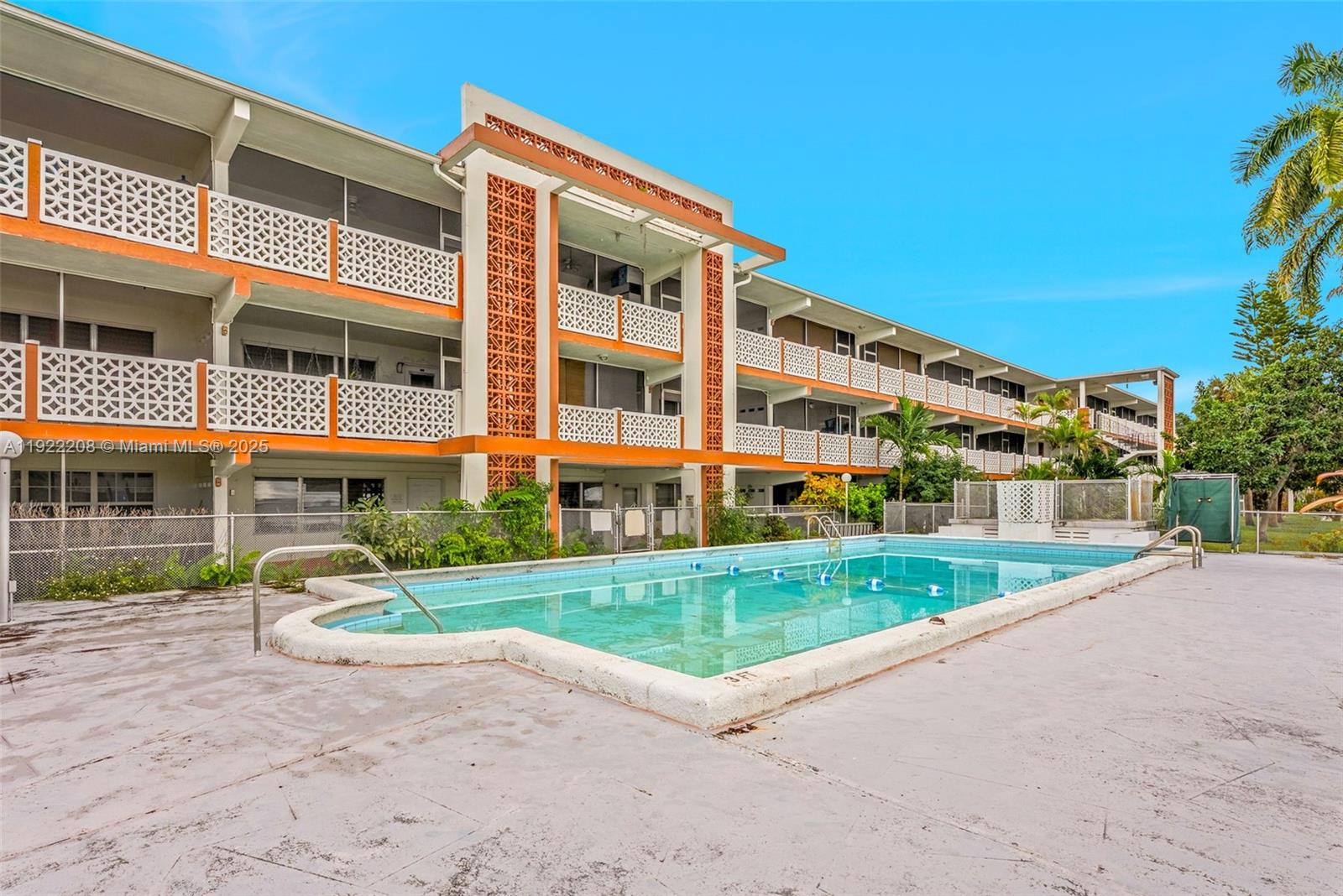 Homes for sale in North Miami Beach, FL | 1450 Ne 170th St #211, North Miami Beach, FL 33162 | MLS# A11922208