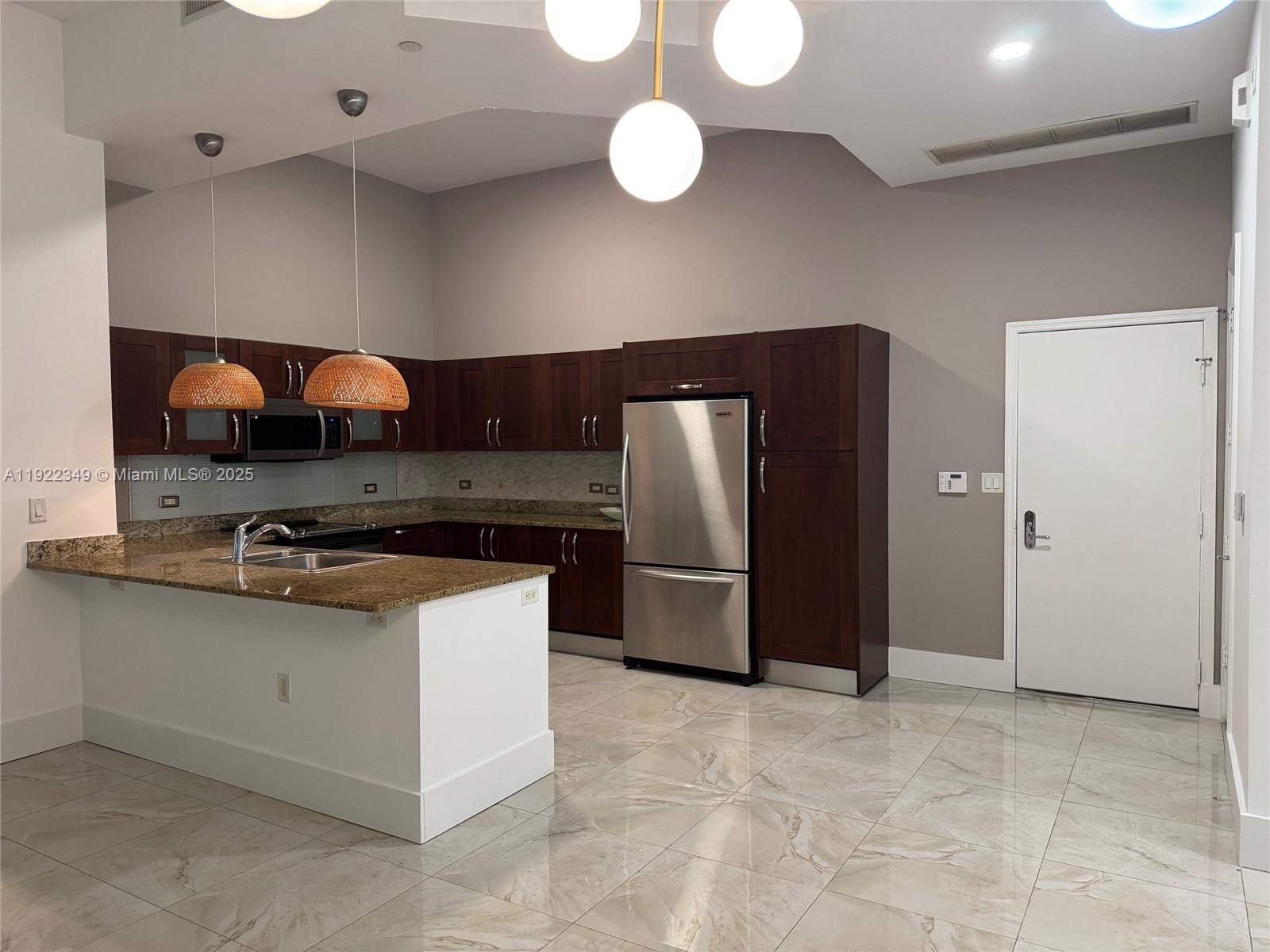 20000 E Country Club Dr 104