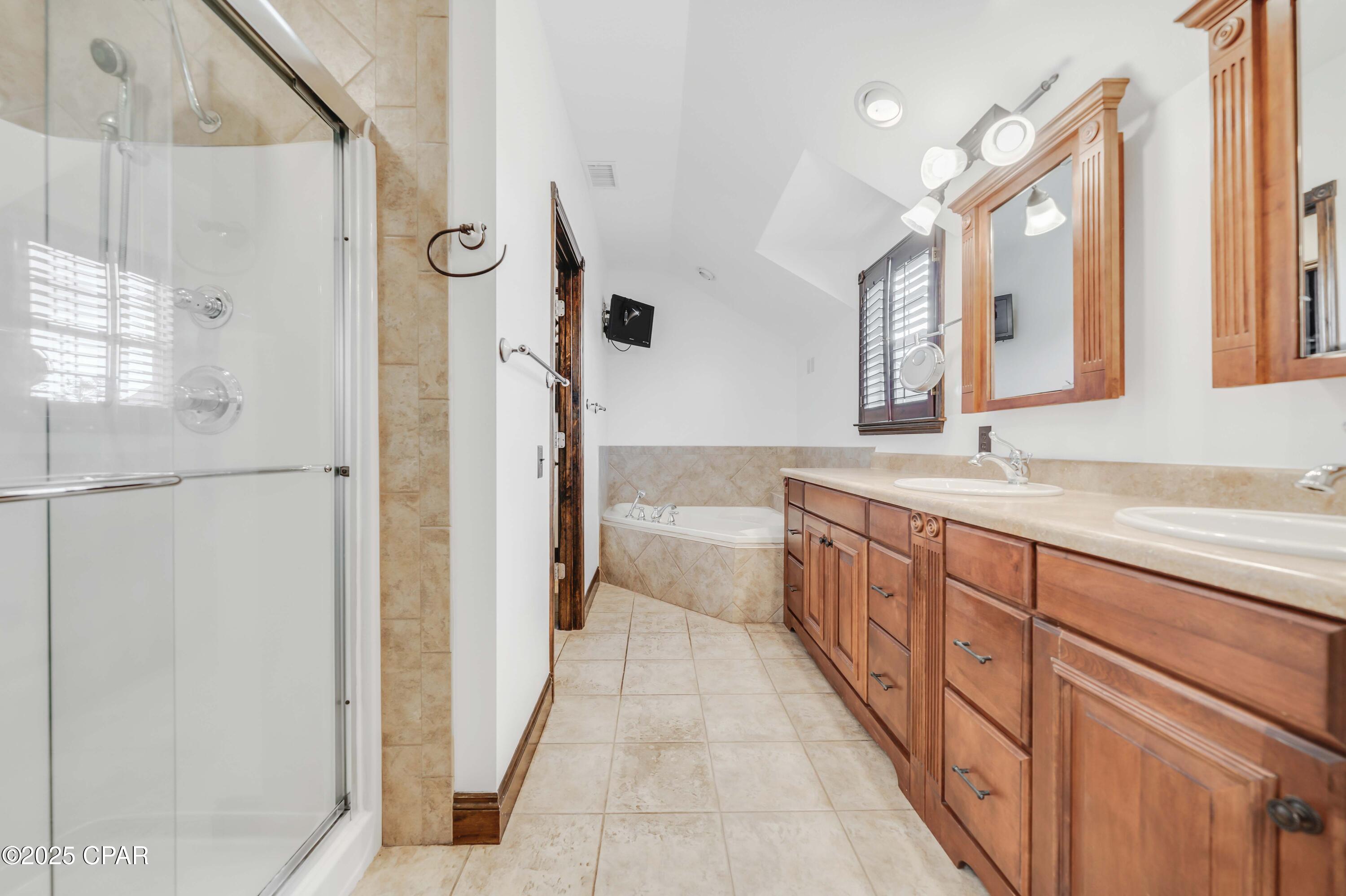 Image 40 For 8508 Holland Road