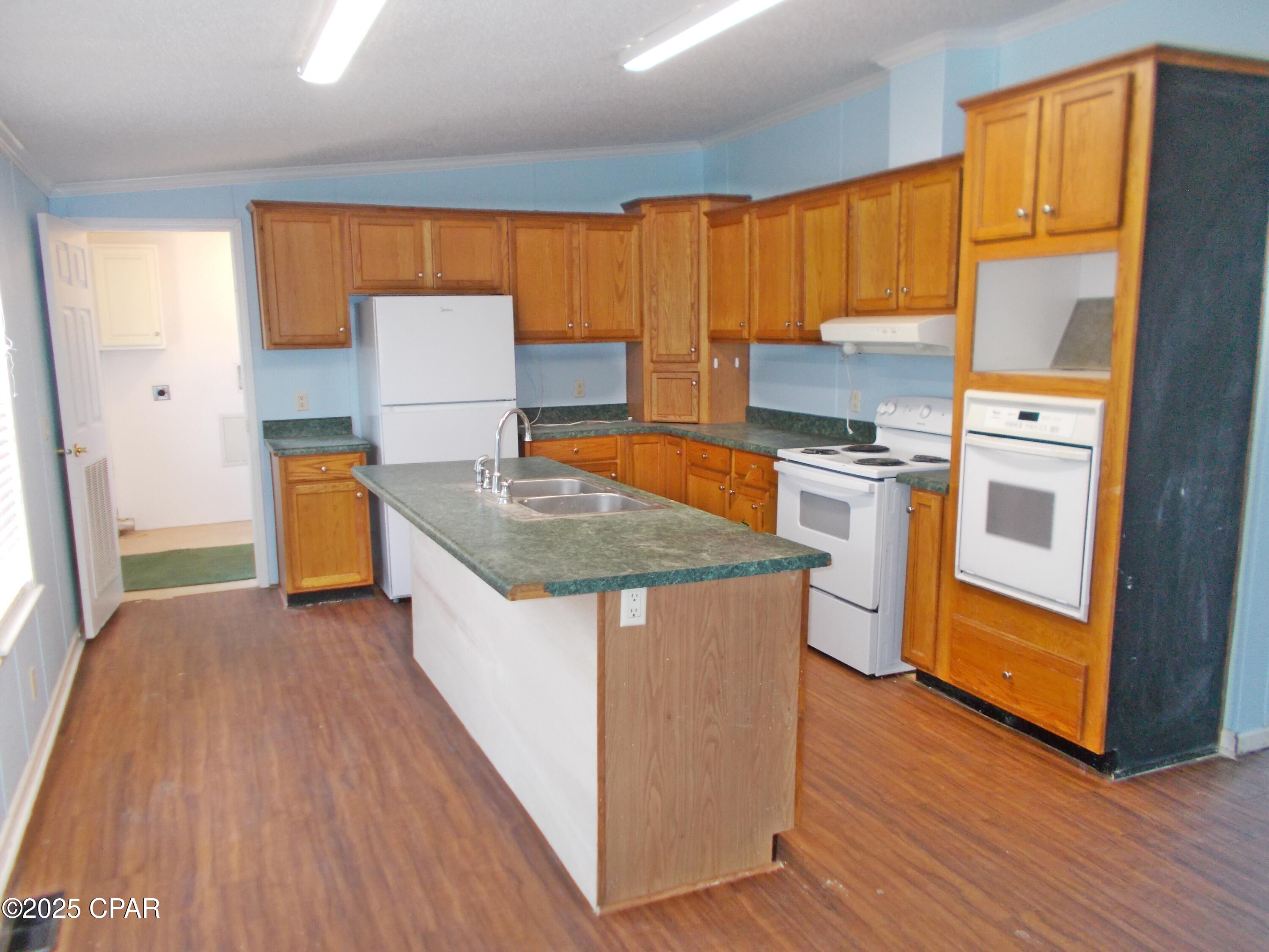 Image 4 For 6905 Bateau Pond Lane