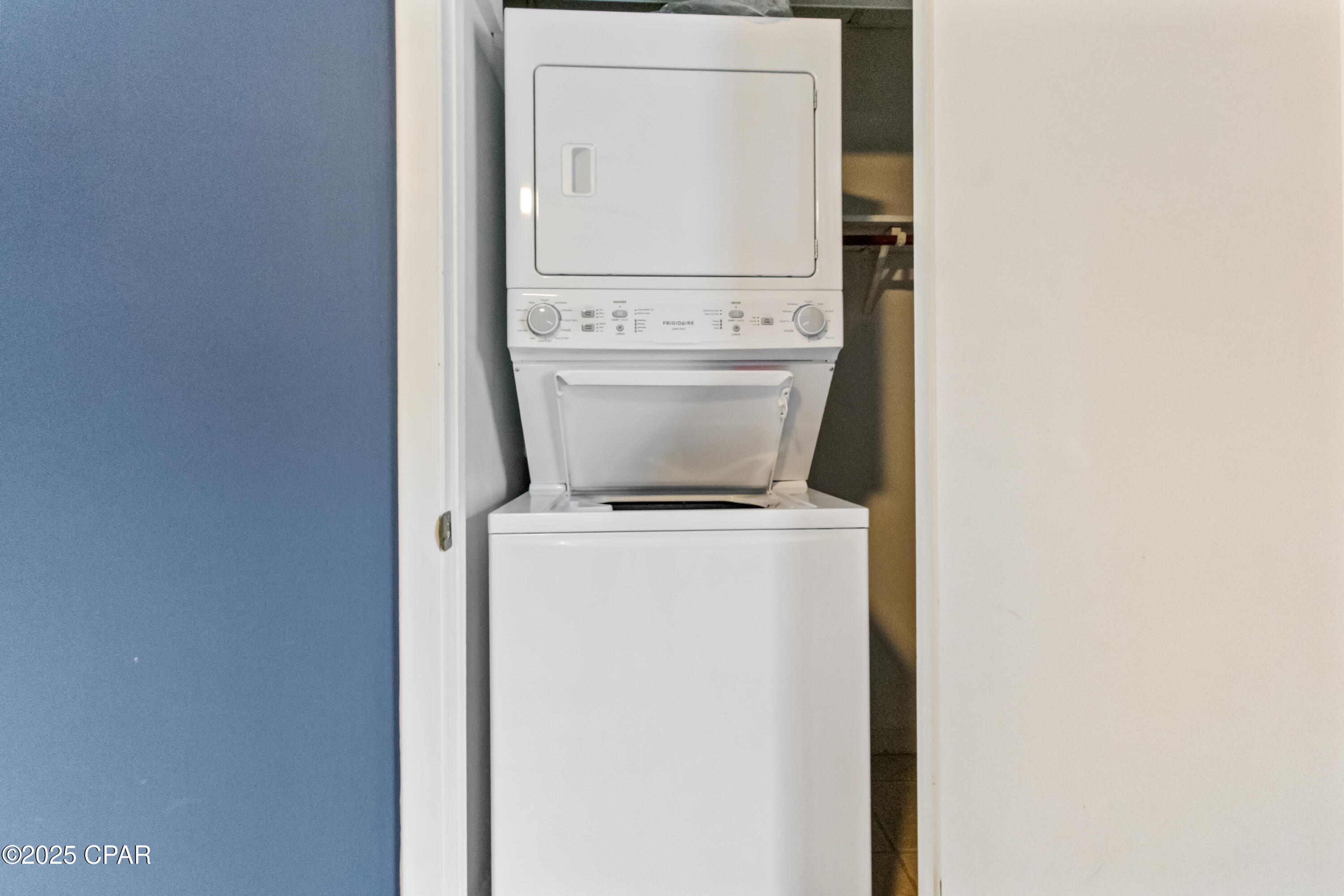 Image 11 For 105 Allen Avenue 61