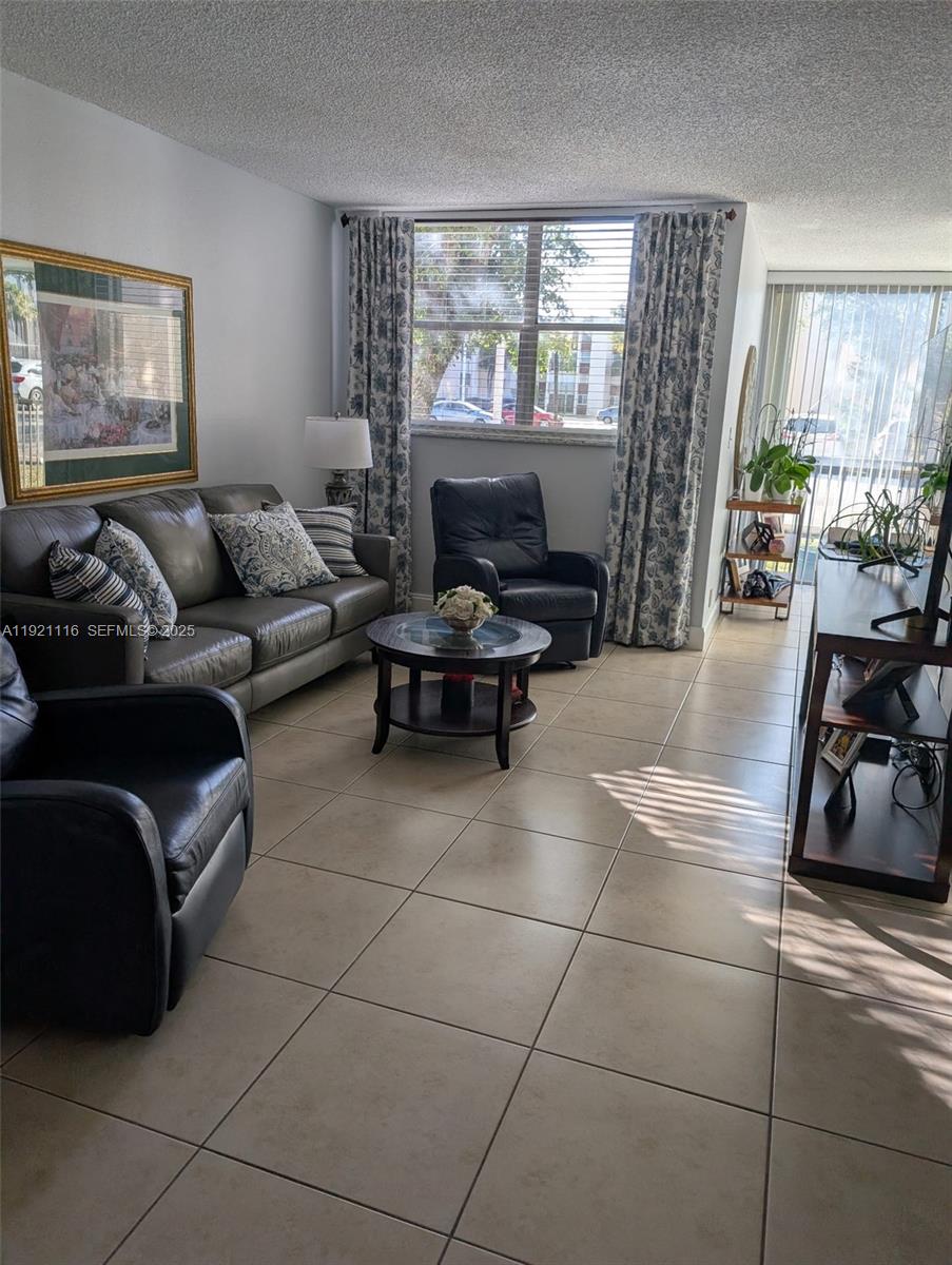 Versaille Gardens I Condo