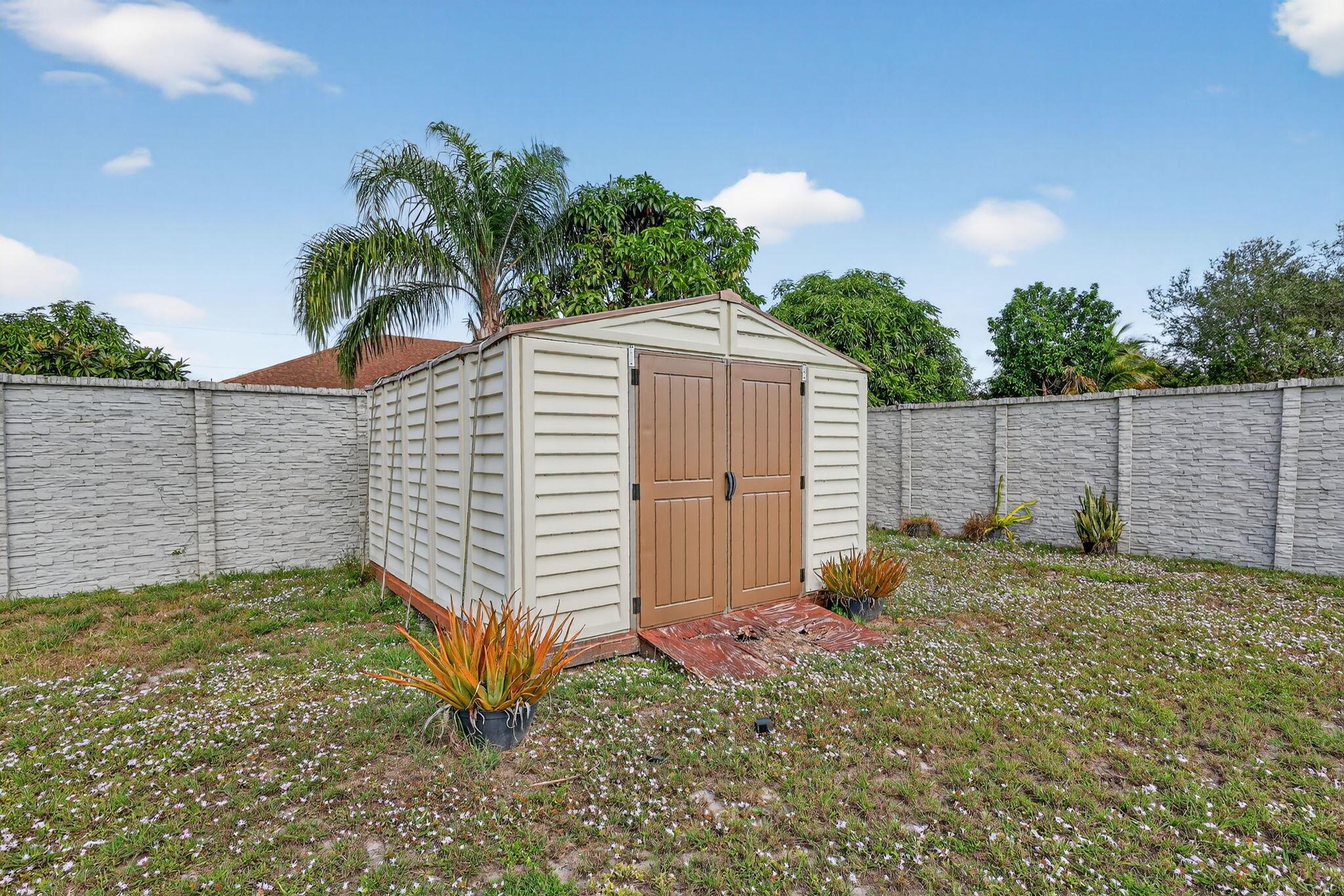 Photo 31 of home located at 557 SW Halkell Avenue, Port St Lucie FL