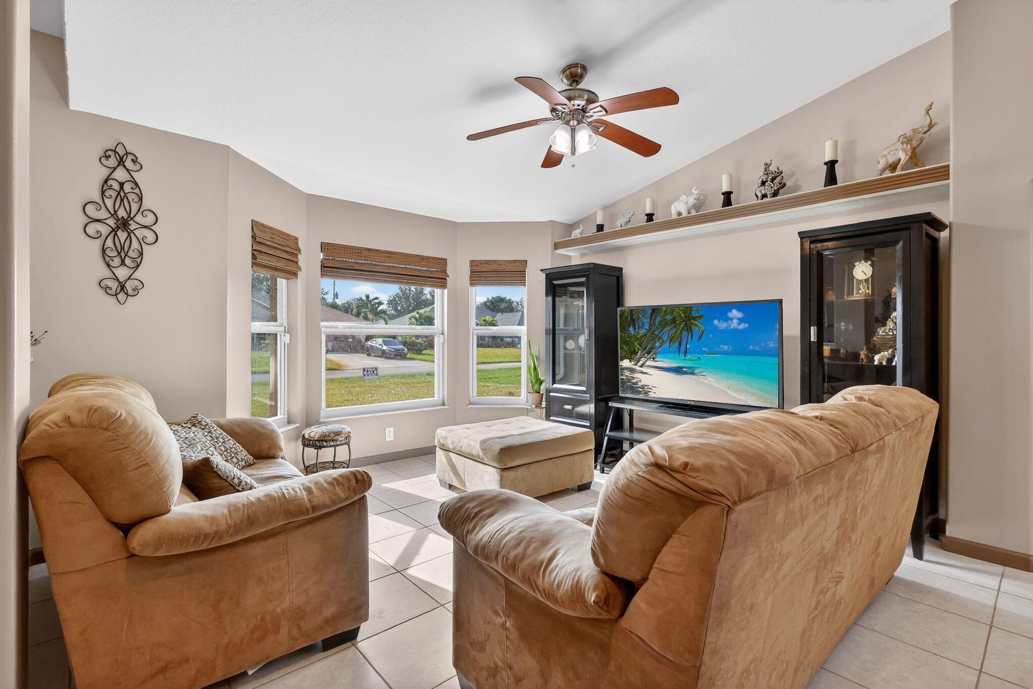 Photo 4 of home located at 557 SW Halkell Avenue, Port St Lucie FL