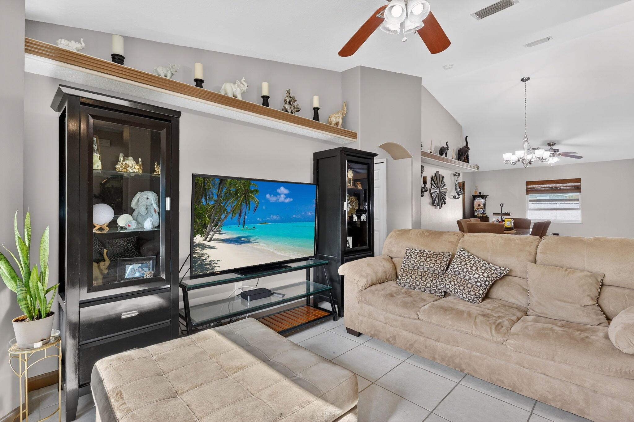 Photo 5 of home located at 557 SW Halkell Avenue, Port St Lucie FL