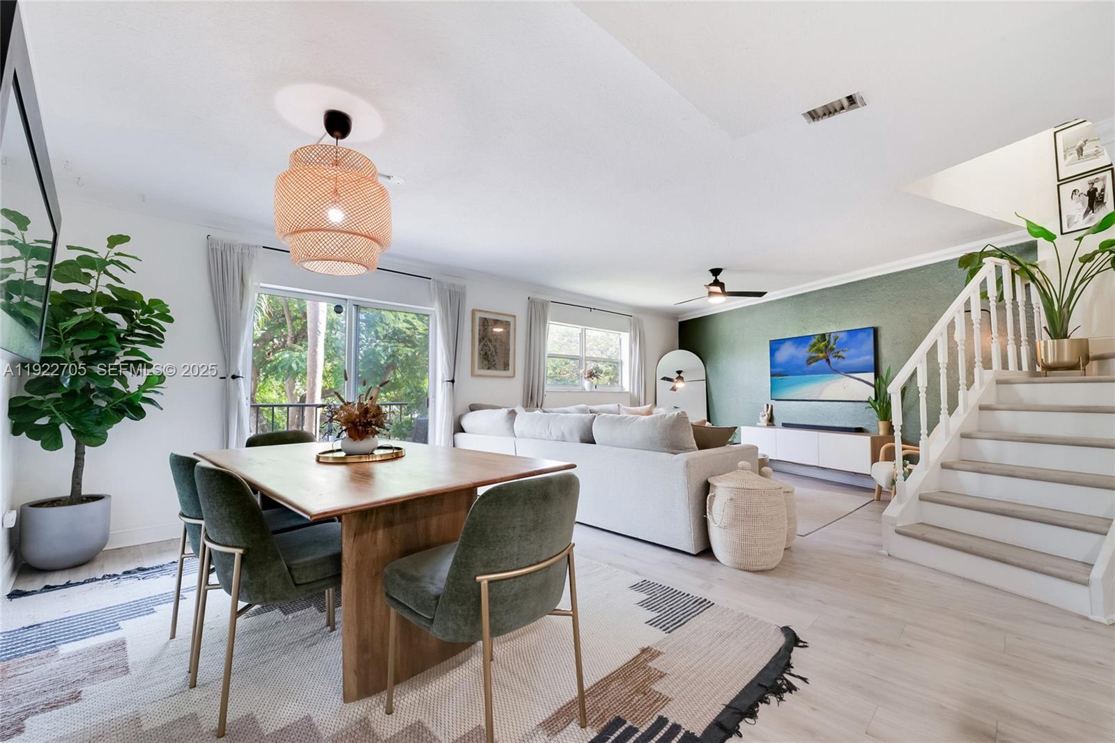 Villas Of Pinecrest Condo