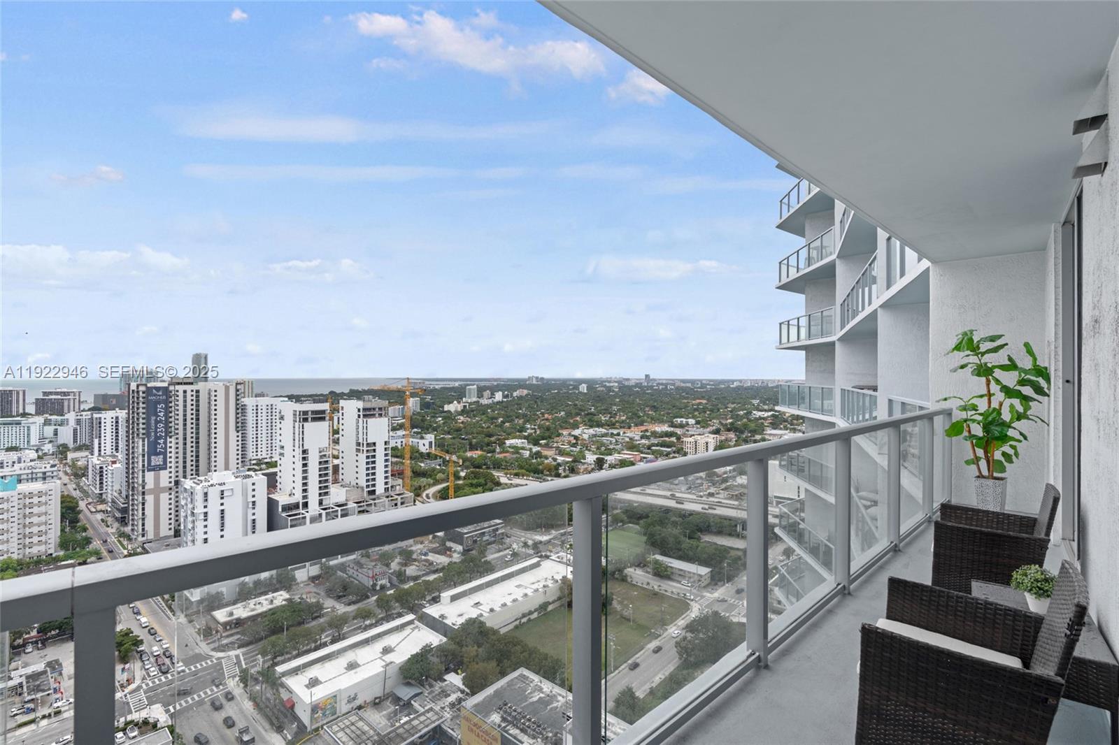 Latitude On The River Con